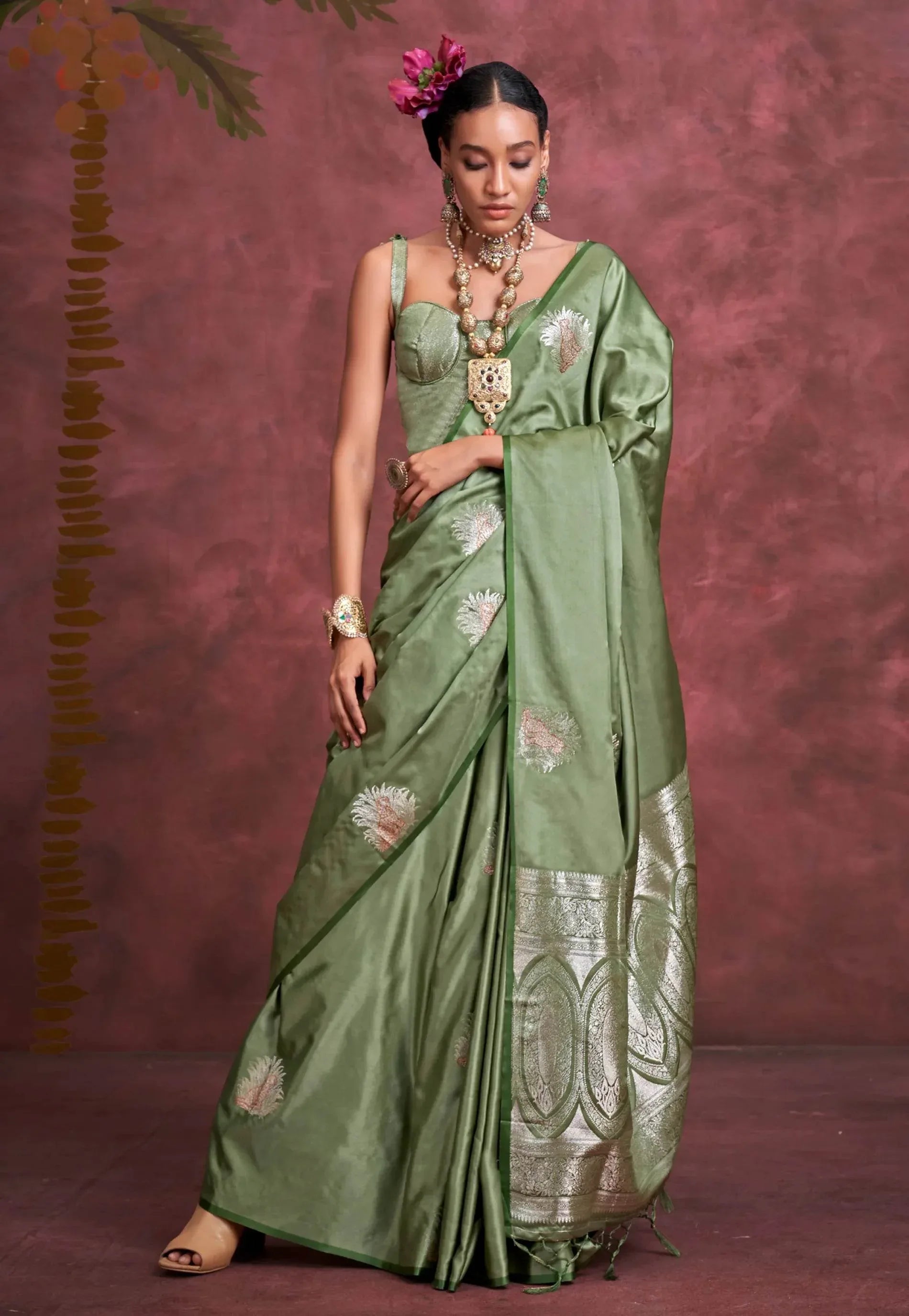 Pesta Green Mashru Silk Saree with Blouse Piece - Adi Akshoy & Co.