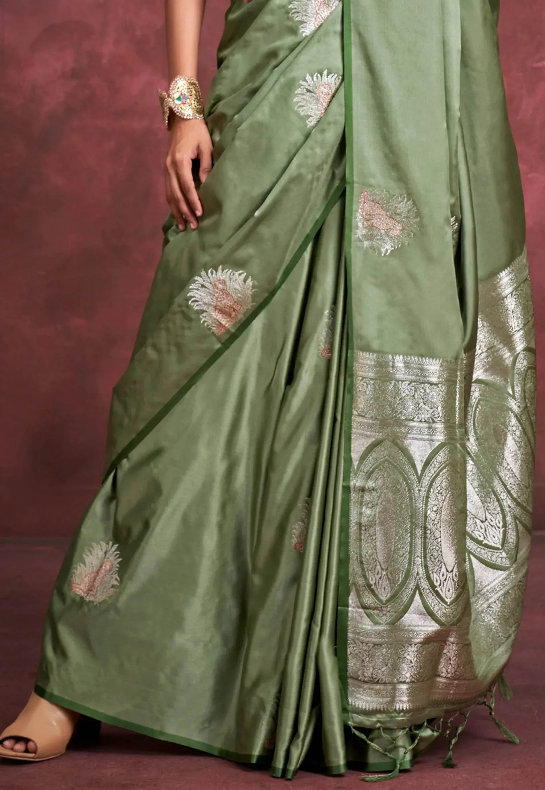Pesta Green Mashru Silk Saree with Blouse Piece - Adi Akshoy & Co.