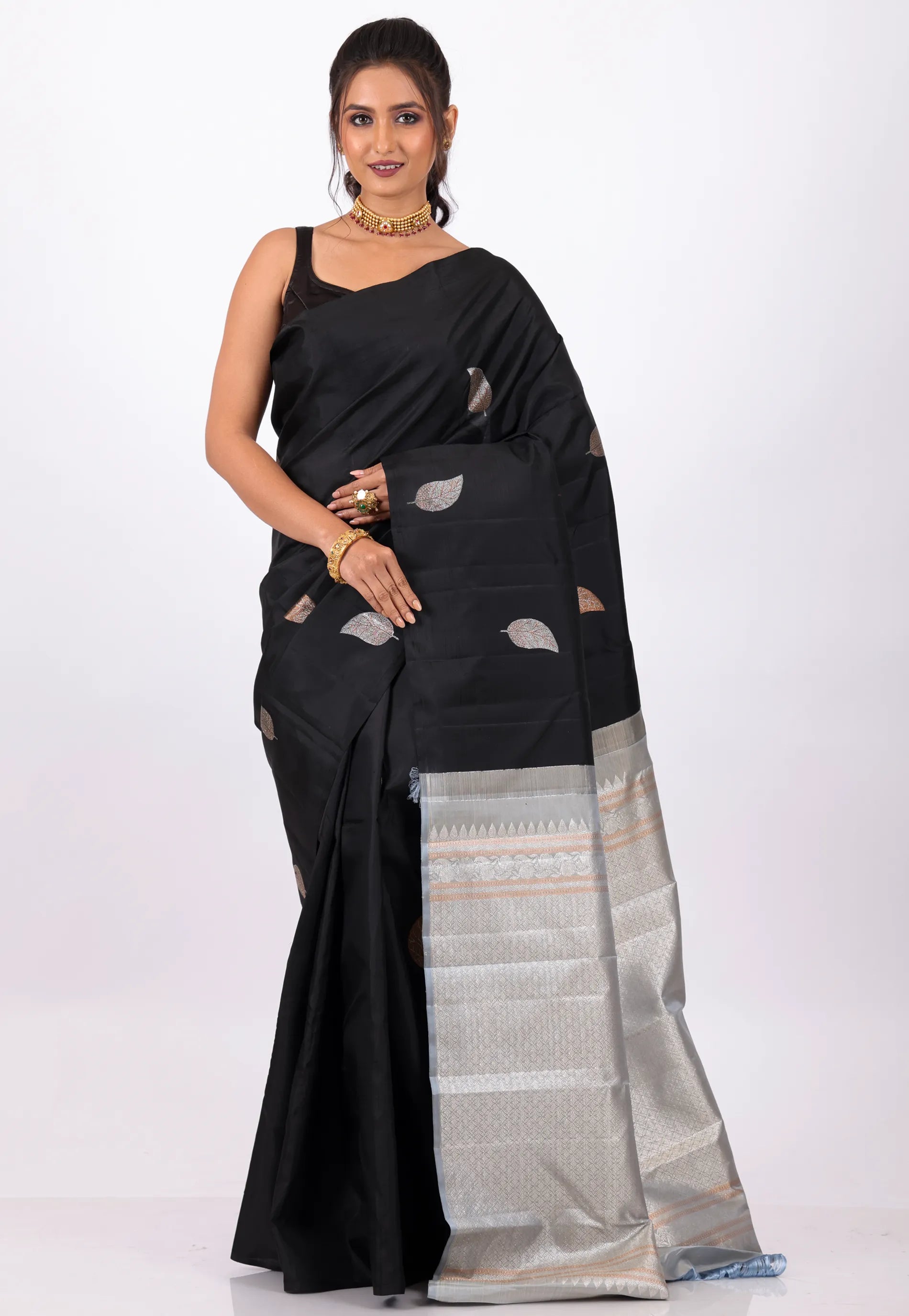 Black Pure Kanjivaram Silk with Zari Work Saree With Blouse Piece - Adi Akshoy & Co.