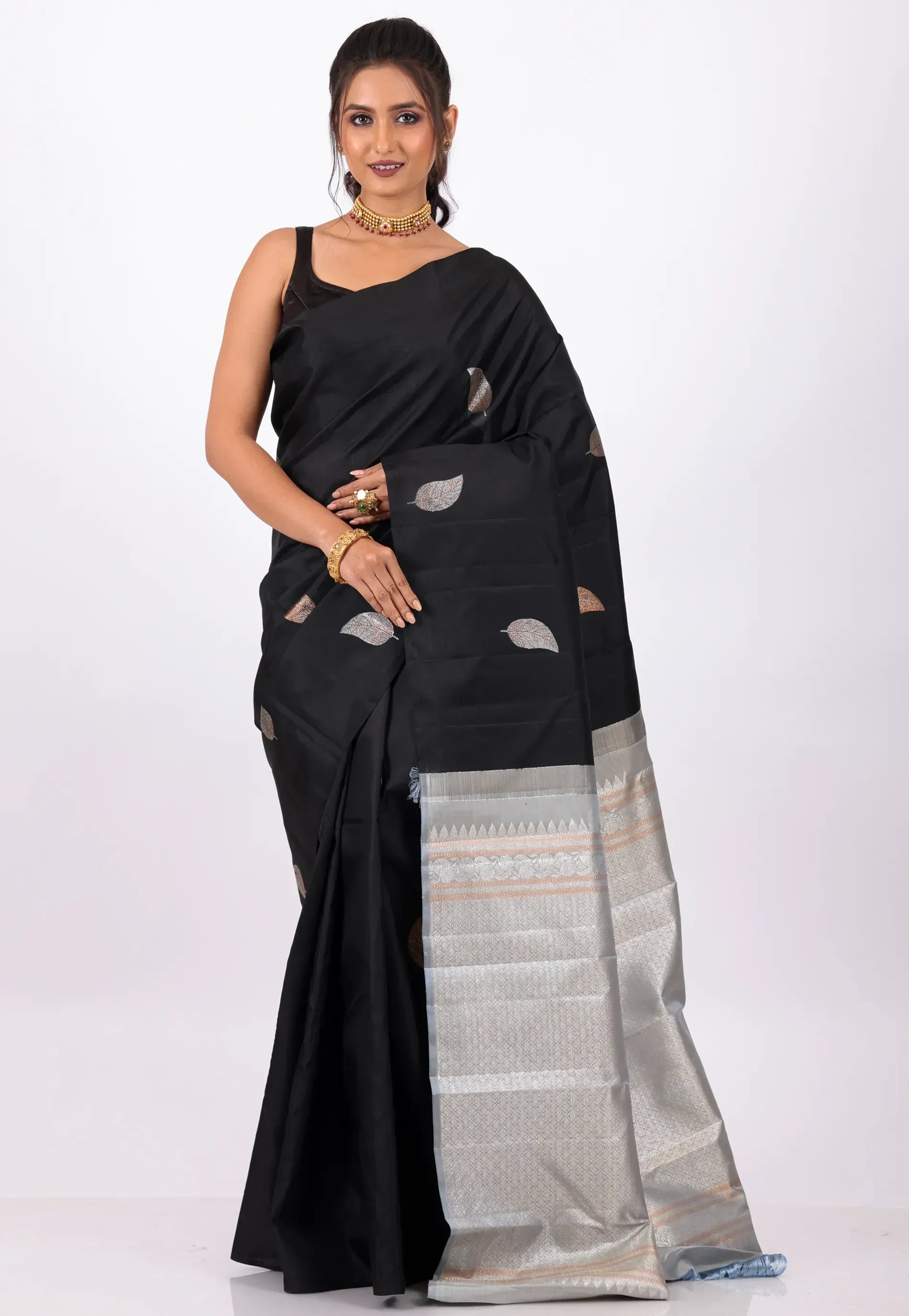 Black Pure Kanjivaram Silk with Zari Work Saree With Blouse Piece - Adi Akshoy & Co.