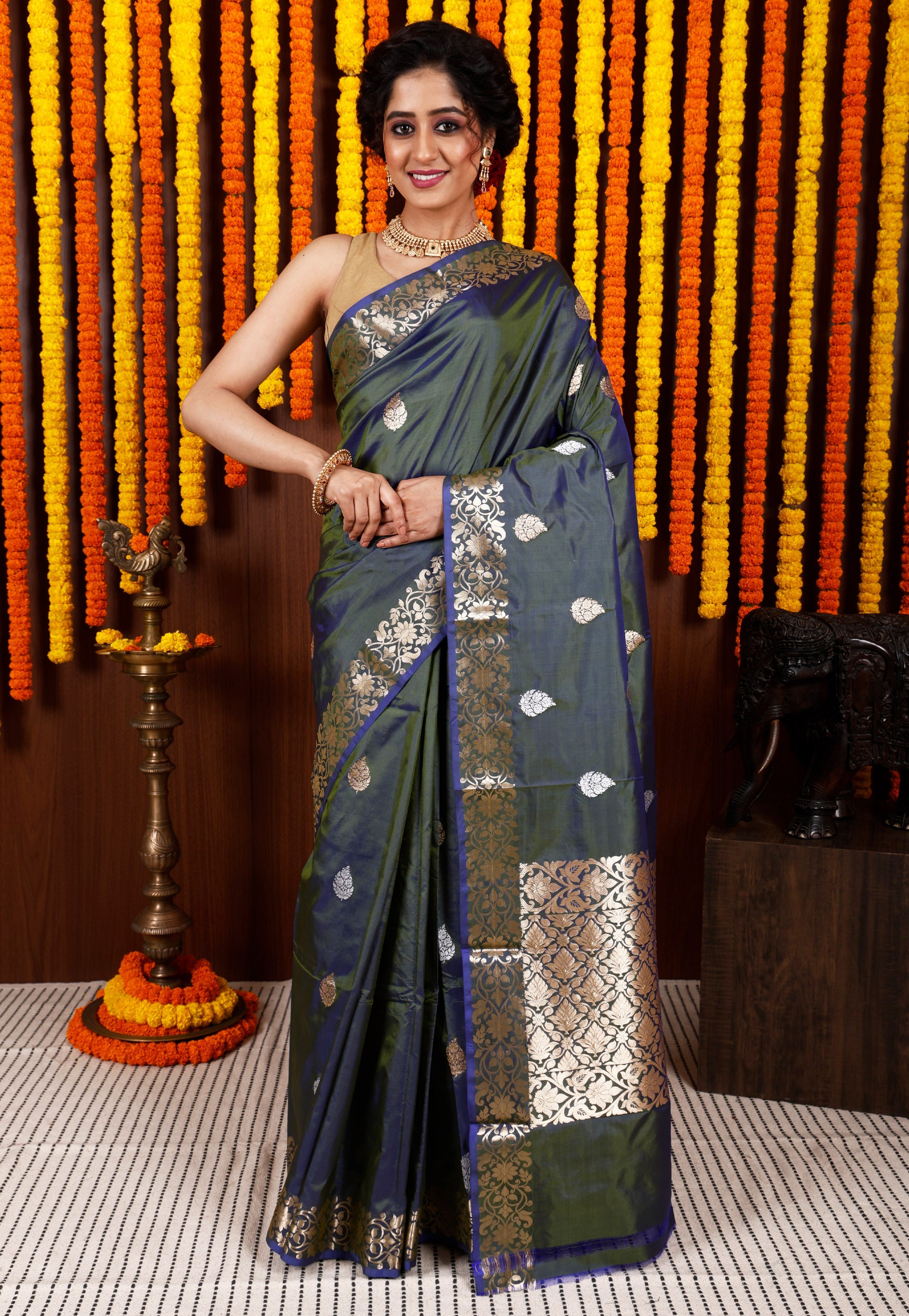 Dual tone Grey Pure Katan Silk Saree With Blouse Piece - Adi Akshoy & Co.