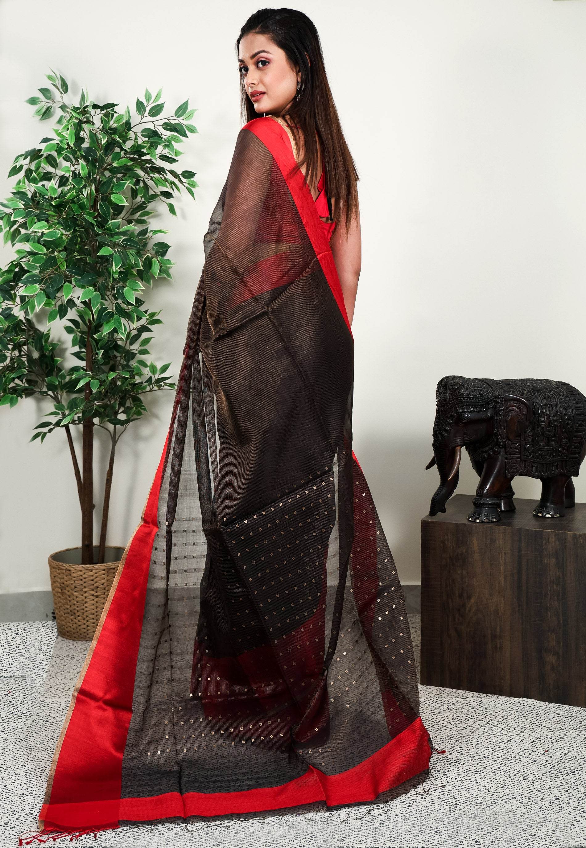 Black Kora Handloom Pure Silk Saree With Blouse Piece - Adi Akshoy & Co.