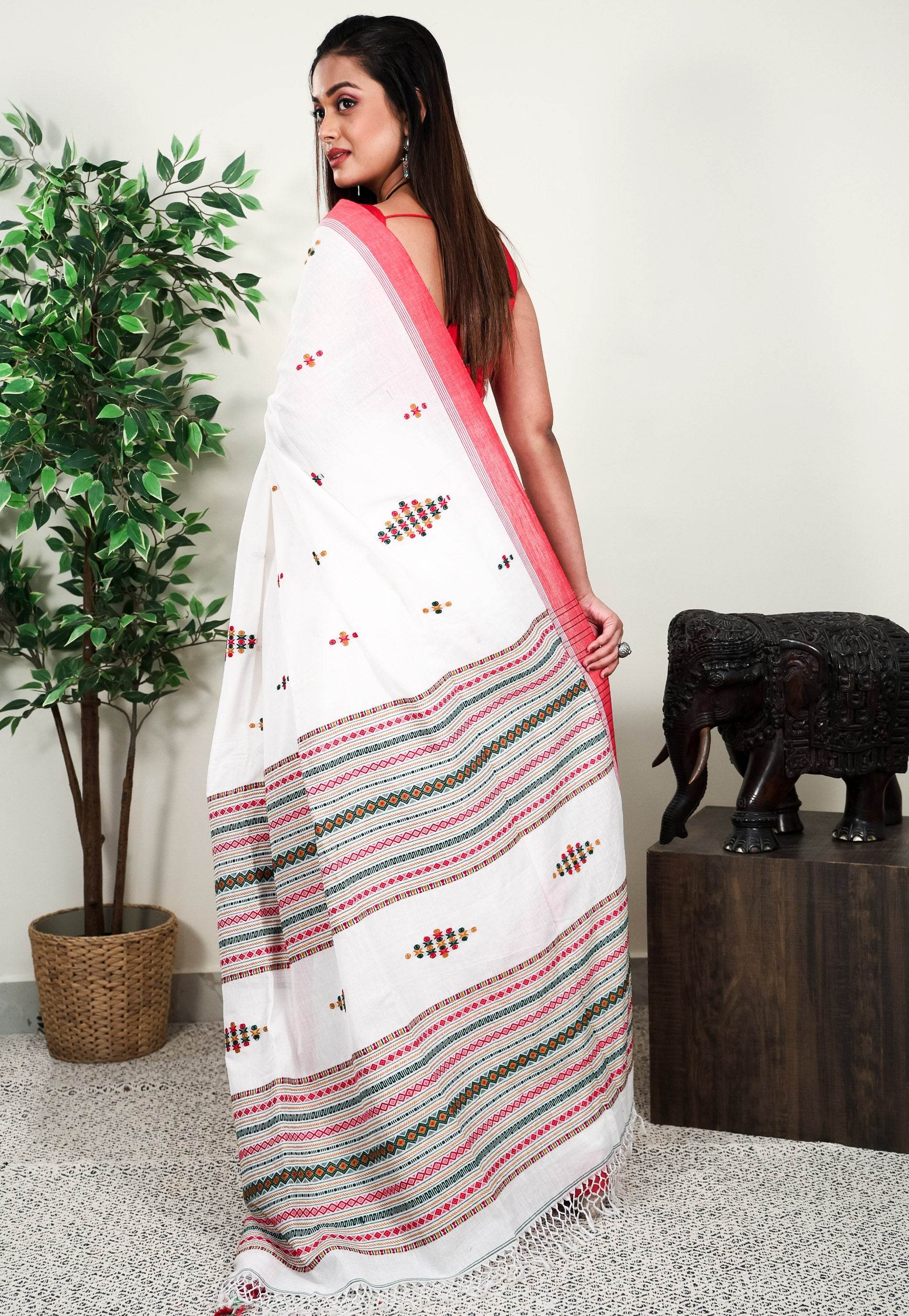 White Handloom Saree With Blouse Piece - Adi Akshoy & Co.
