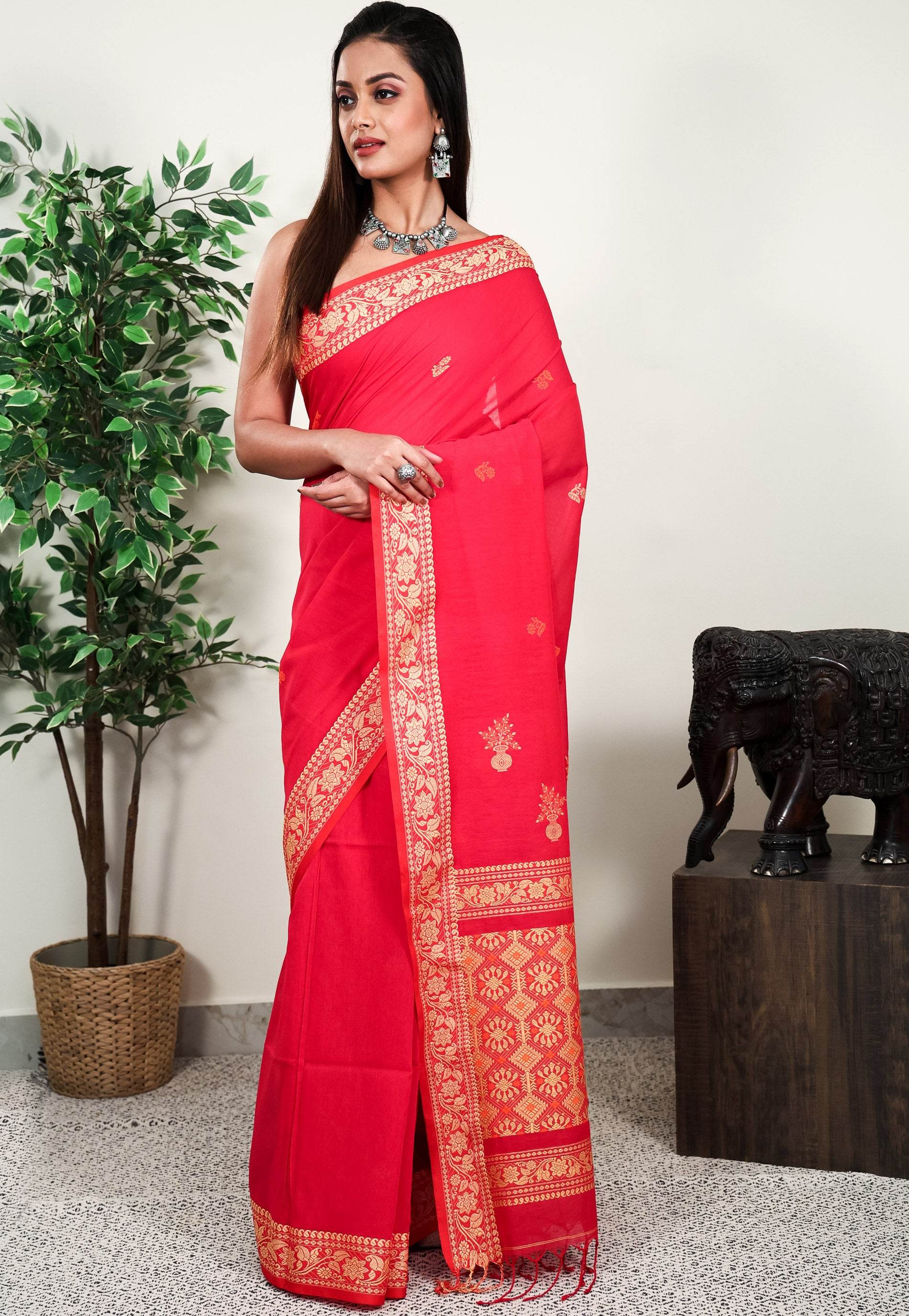 Rani Pink Handloom Saree With Blouse Piece - Adi Akshoy & Co.