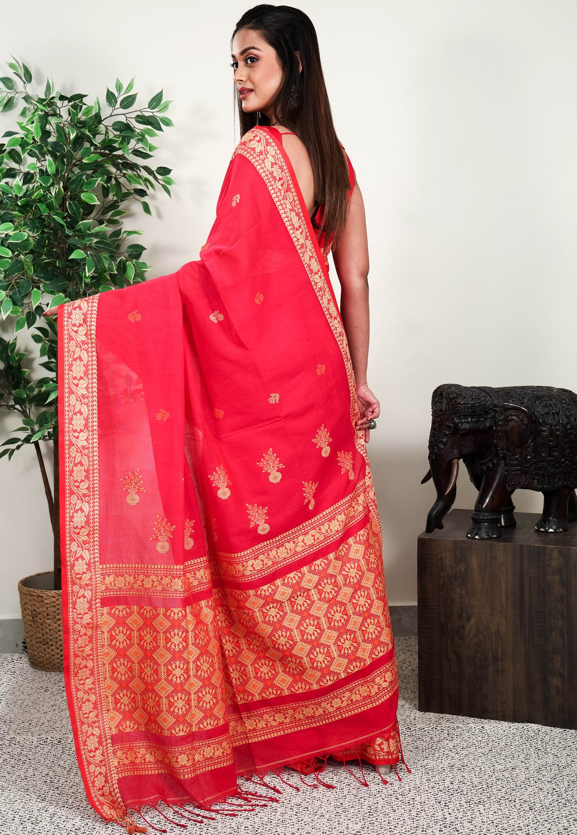 Rani Pink Handloom Saree With Blouse Piece - Adi Akshoy & Co.