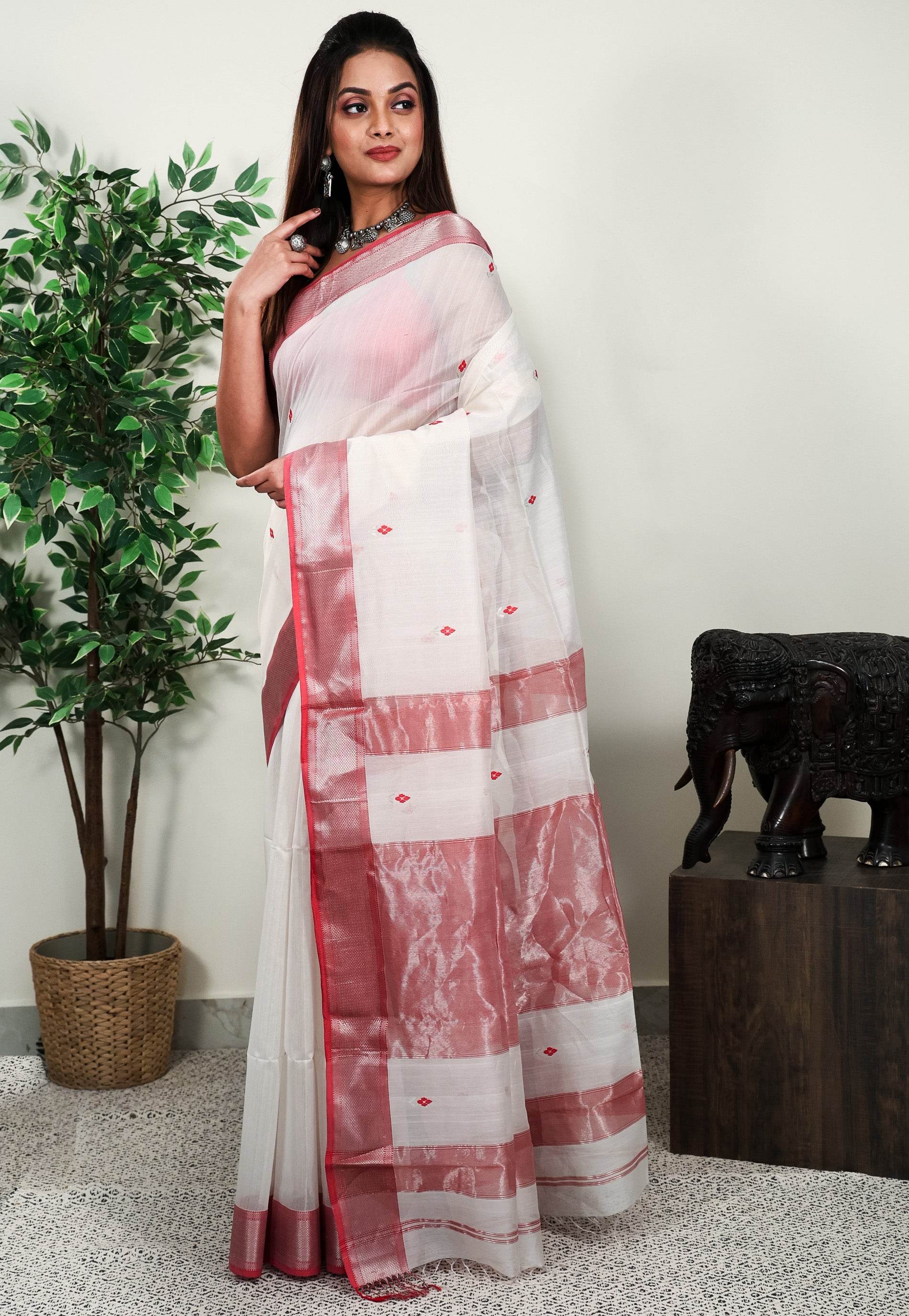 White Sico Handloom Saree With Blouse Piece - Adi Akshoy & Co.