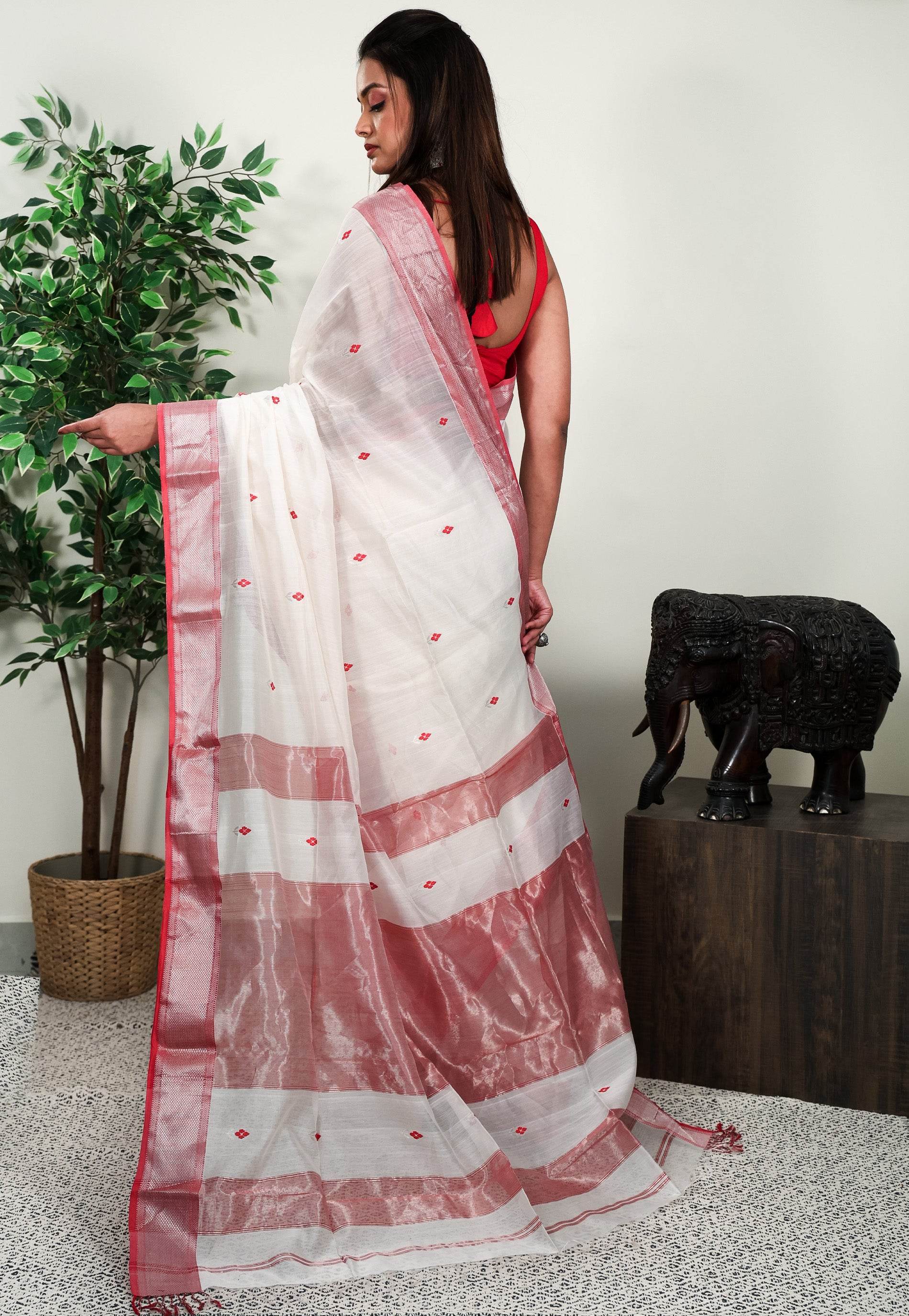 White Sico Handloom Saree With Blouse Piece - Adi Akshoy & Co.