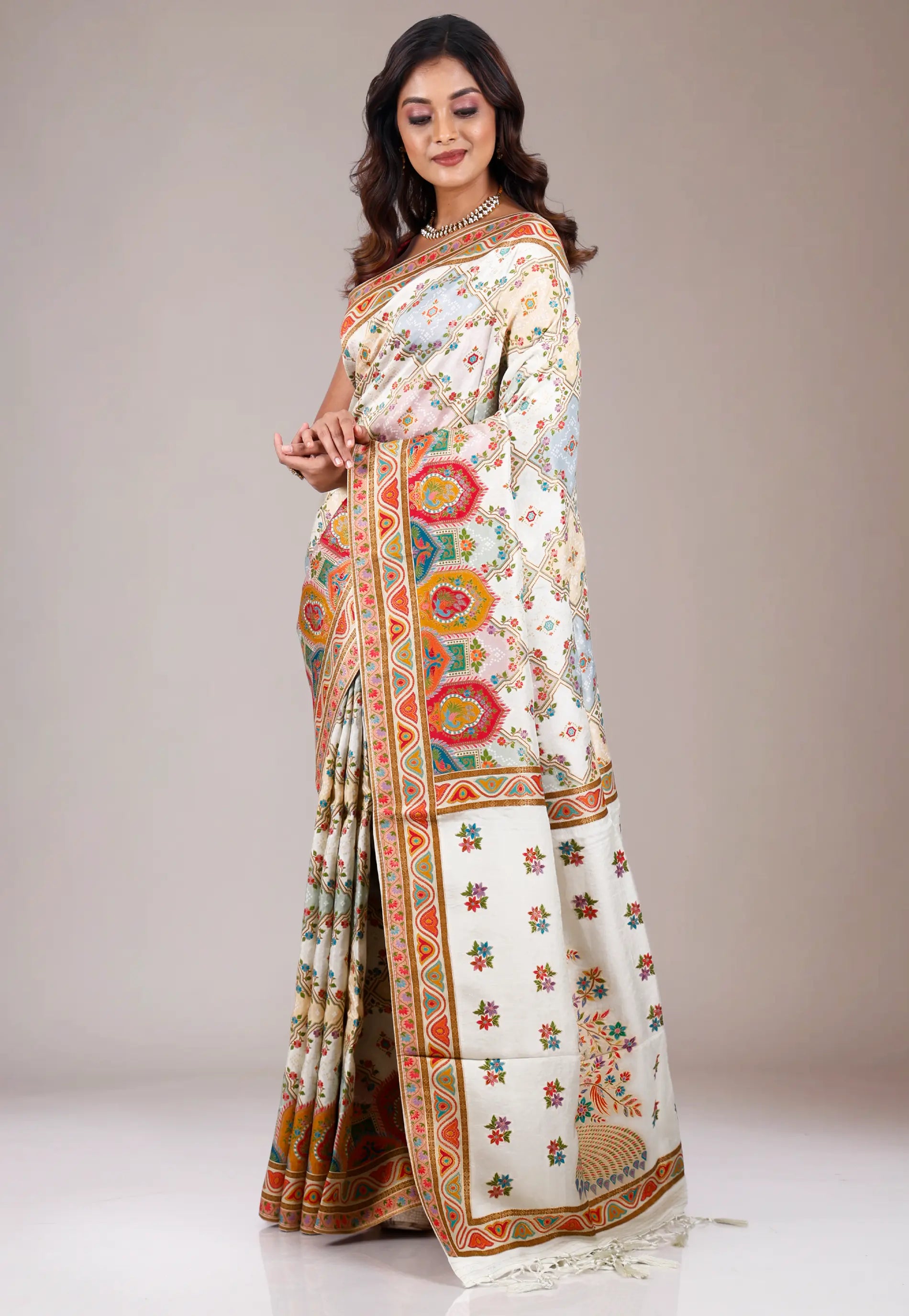 Off White Kani Silk Saree With Blouse Piece