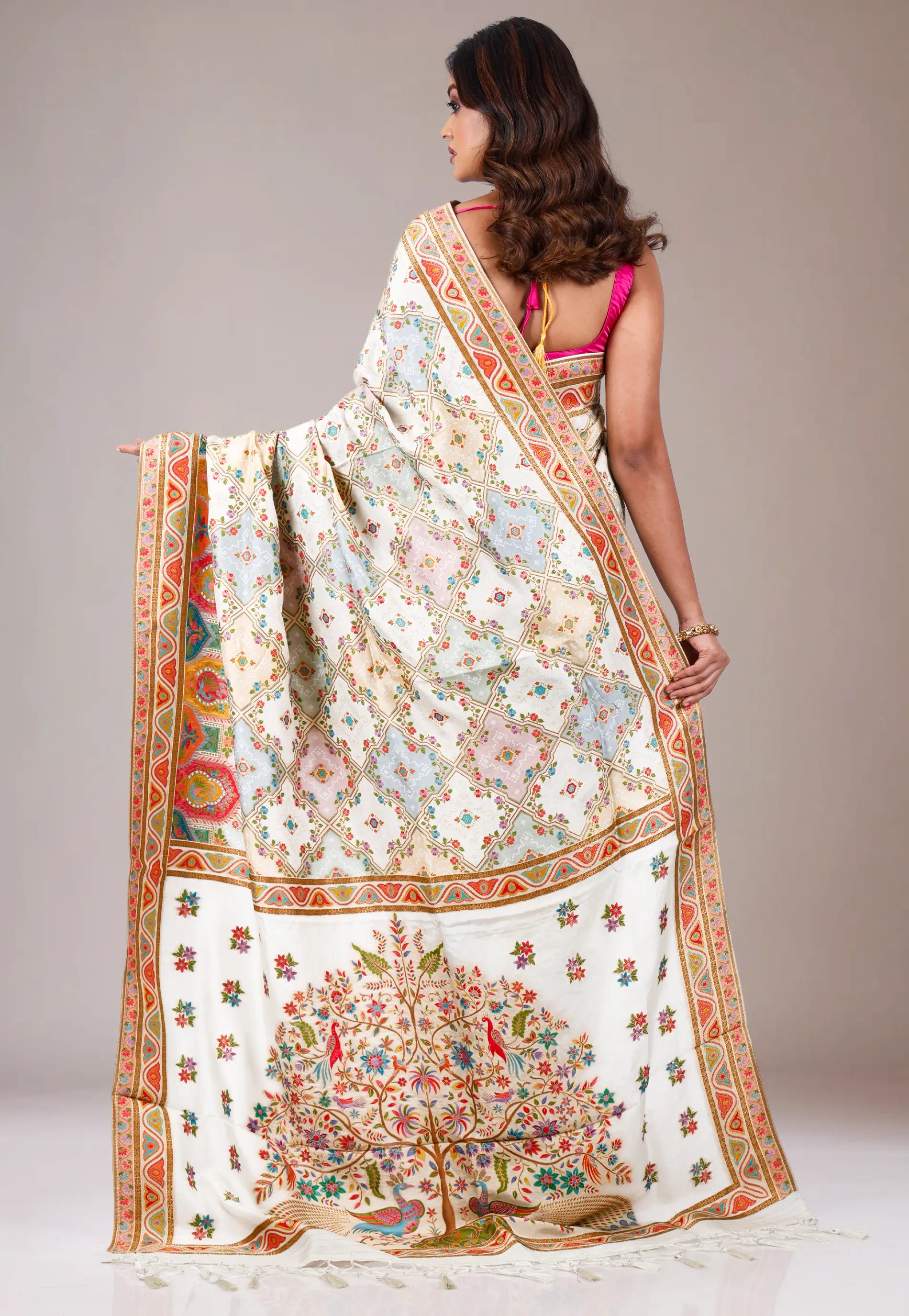 Off White Kani Silk Saree With Blouse Piece