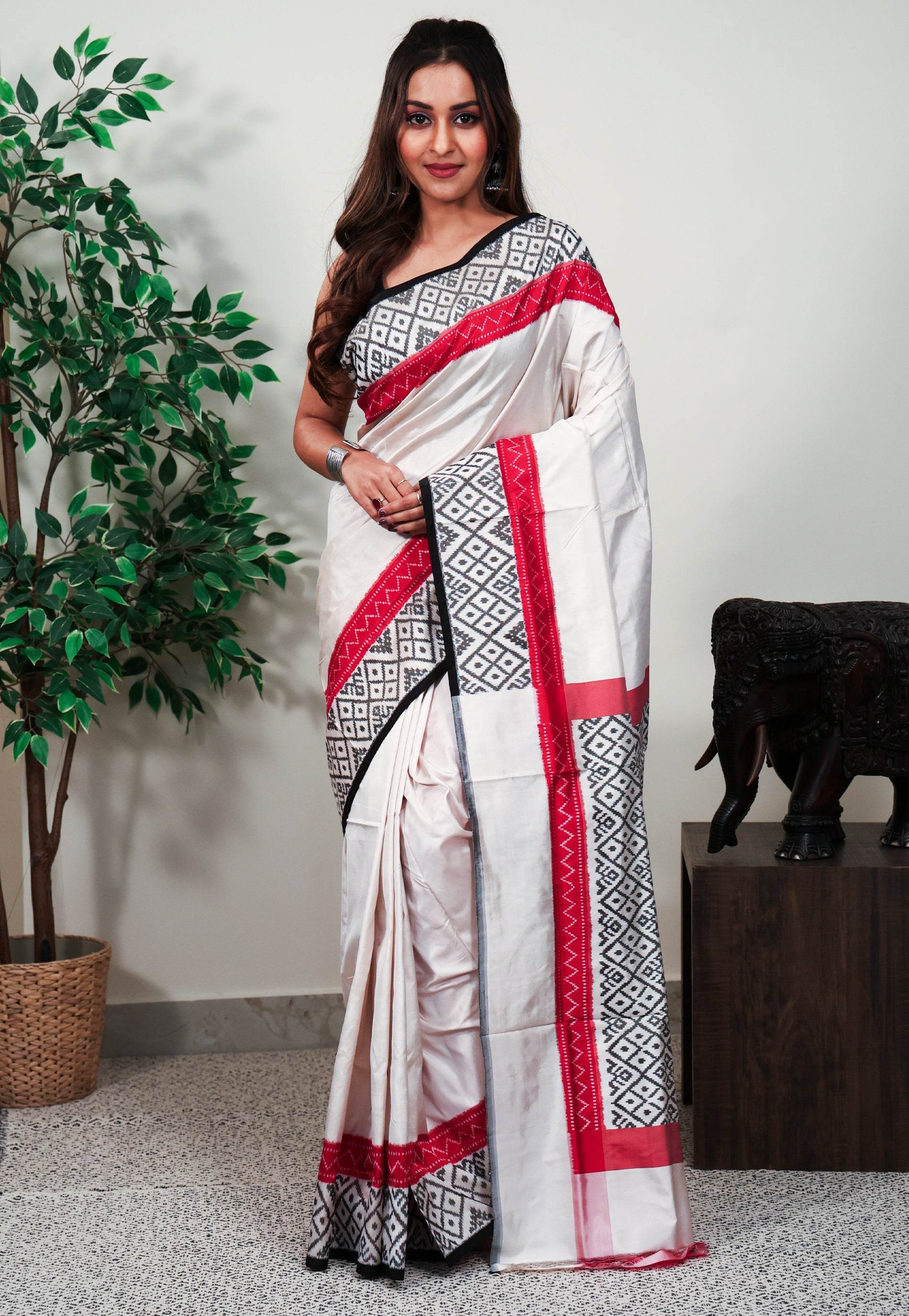 Off White base Ganga Jamuna Border (Red and Black) Ikkat Saree With Blouse Piece - Adi Akshoy & Co.