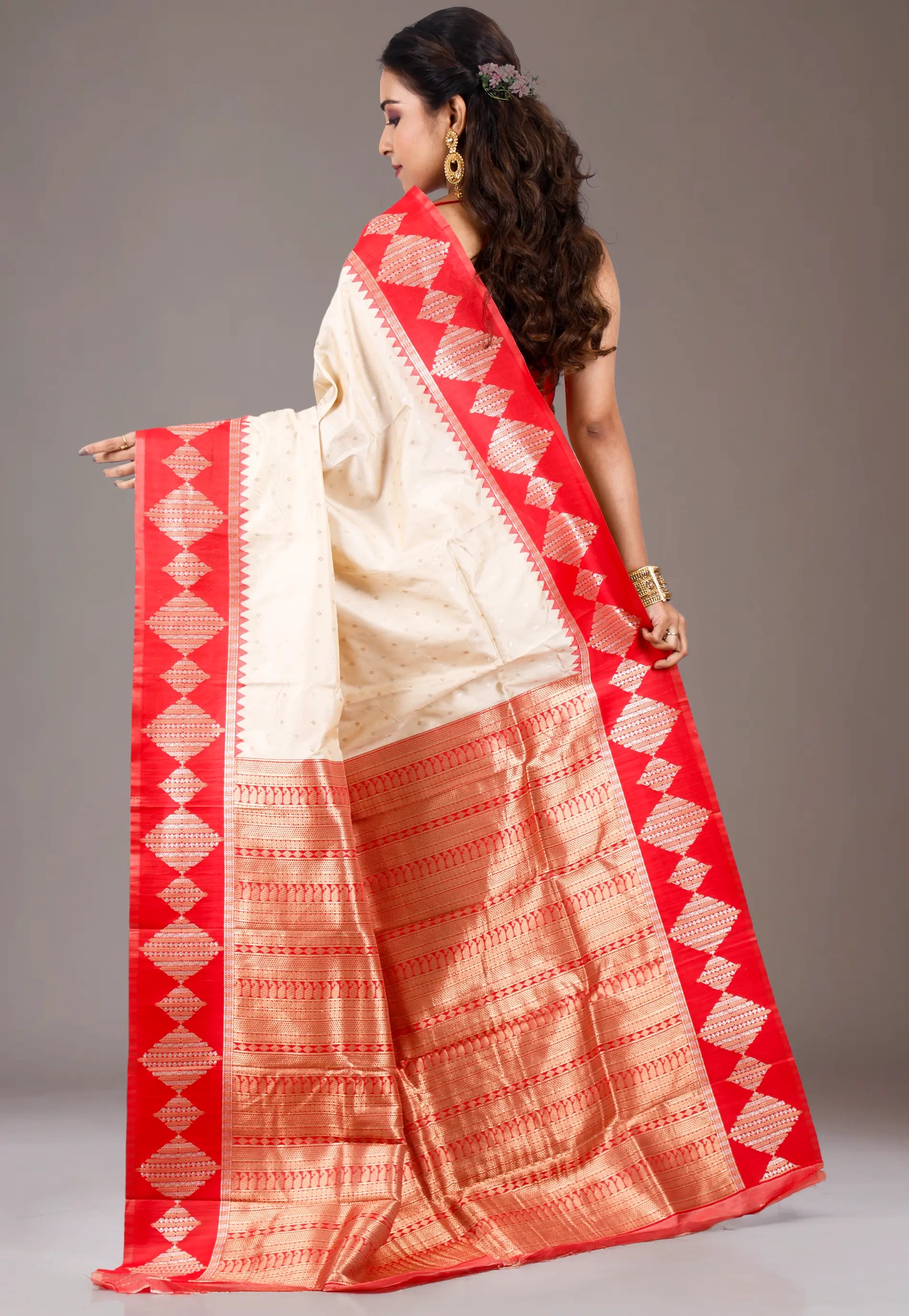 Beige with Red Border Kanjivaram Silk Saree With Blouse Piece