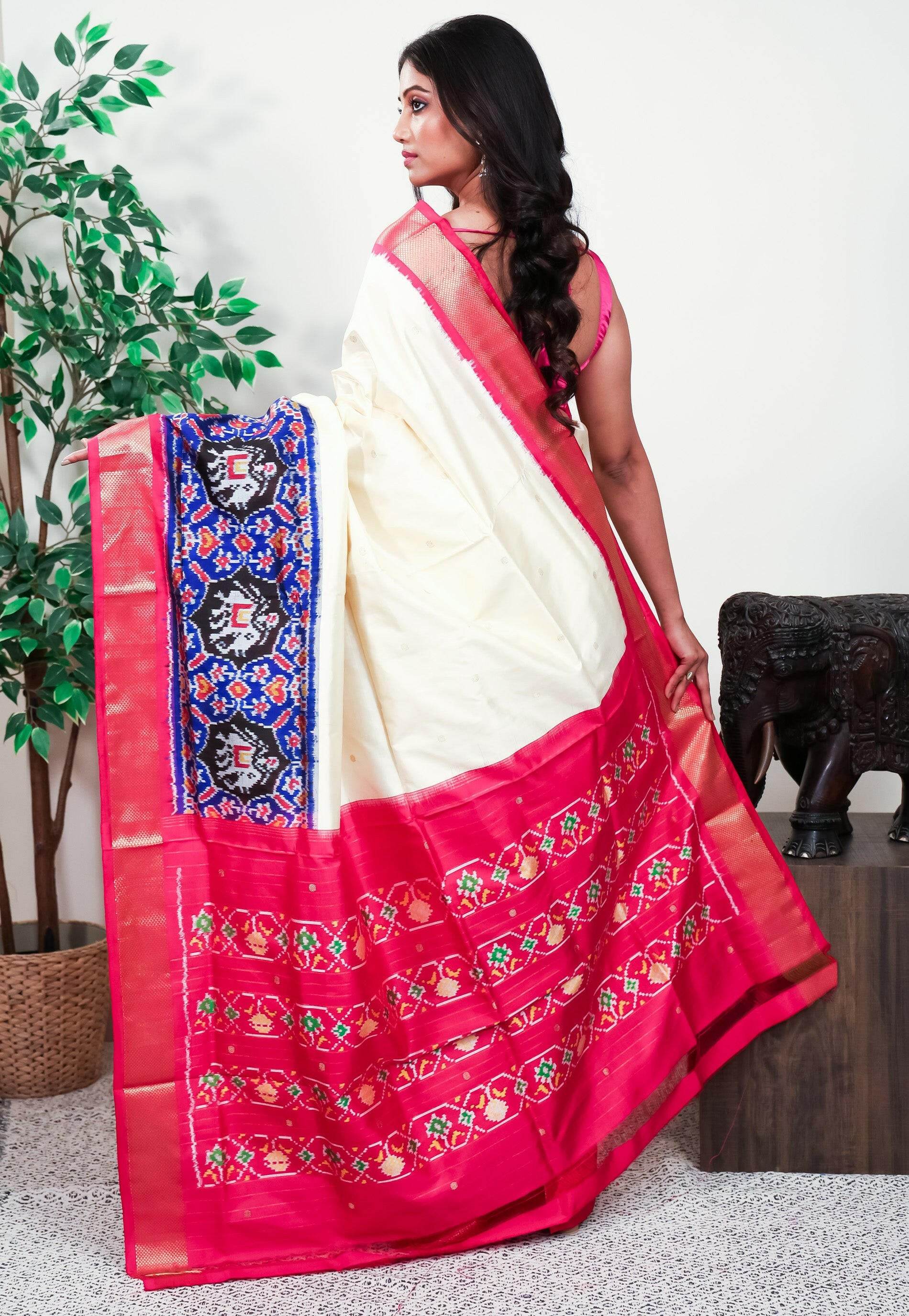 Off White with Patola Rani Pink Border Handloom Ikkat Saree With Blouse Piece - Adi Akshoy & Co.