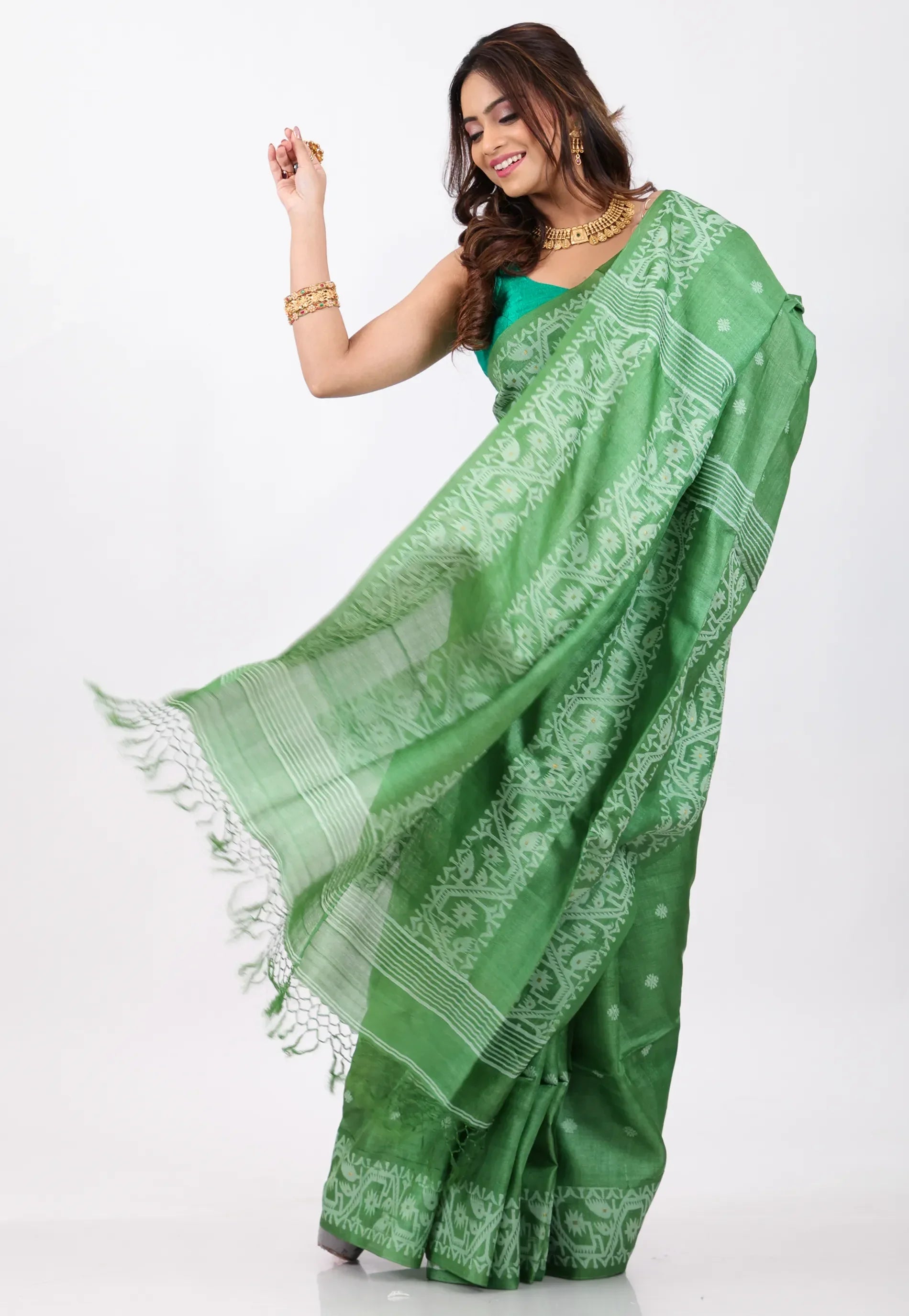 Pesta Green Pure Tussar Dhakai Jamdani Saree with Blouse Piece - Adi Akshoy & Co.