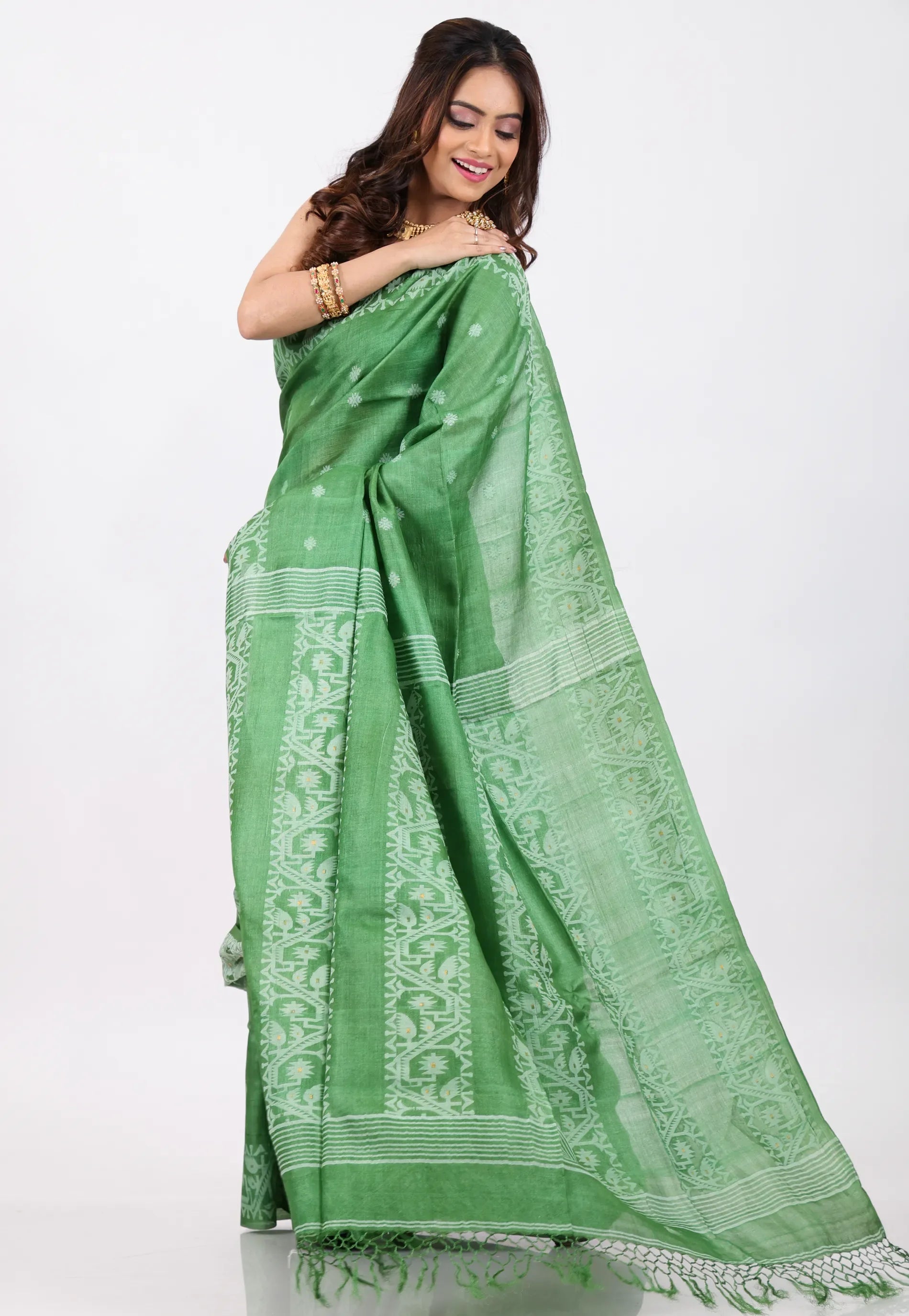 Pesta Green Pure Tussar Dhakai Jamdani Saree with Blouse Piece - Adi Akshoy & Co.