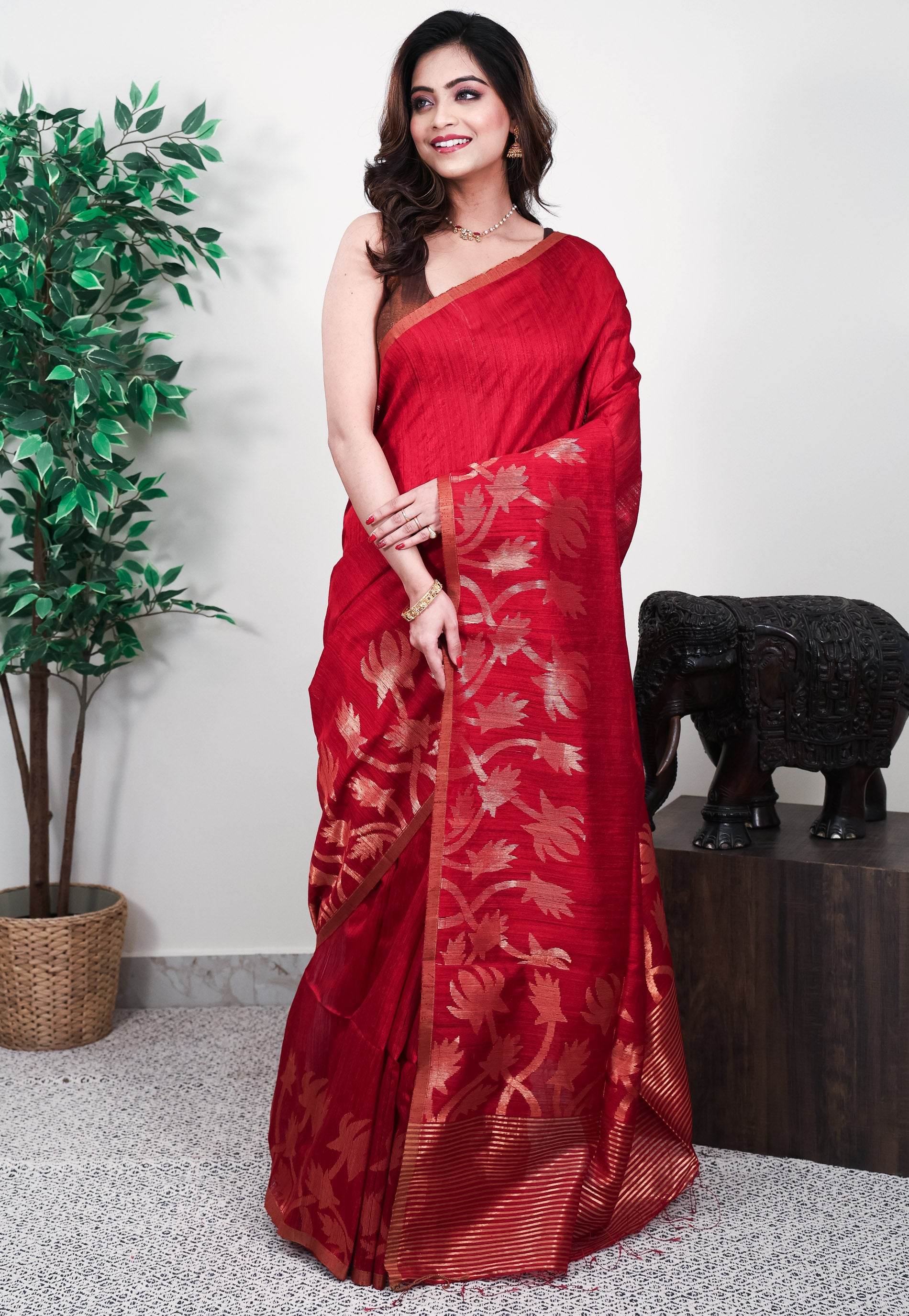 Maroon Matka Handloom Pure Silk Saree With Blouse Piece - Adi Akshoy & Co.