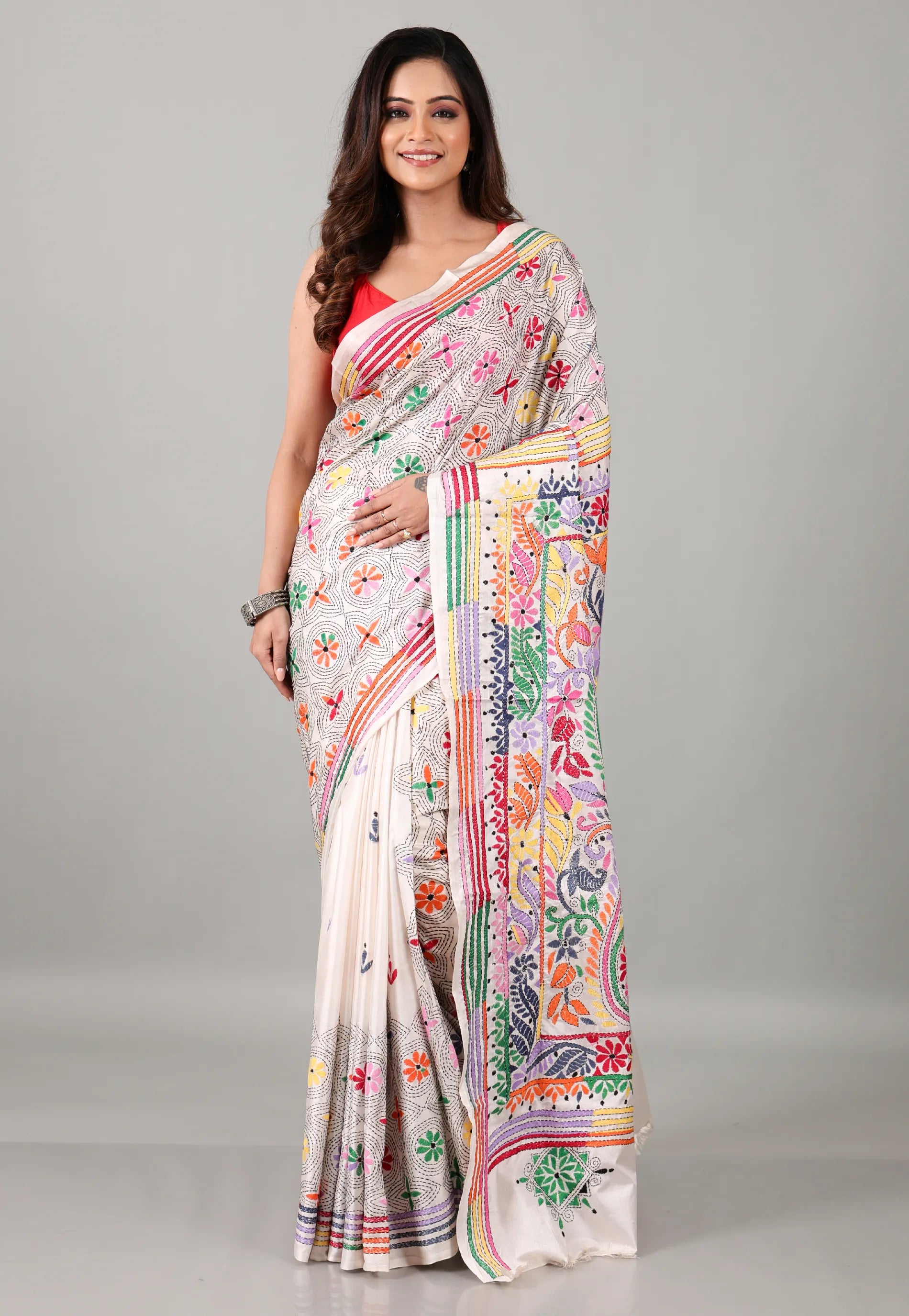 White Kantha Silk Saree With Blouse Piece - Adi Akshoy & Co.