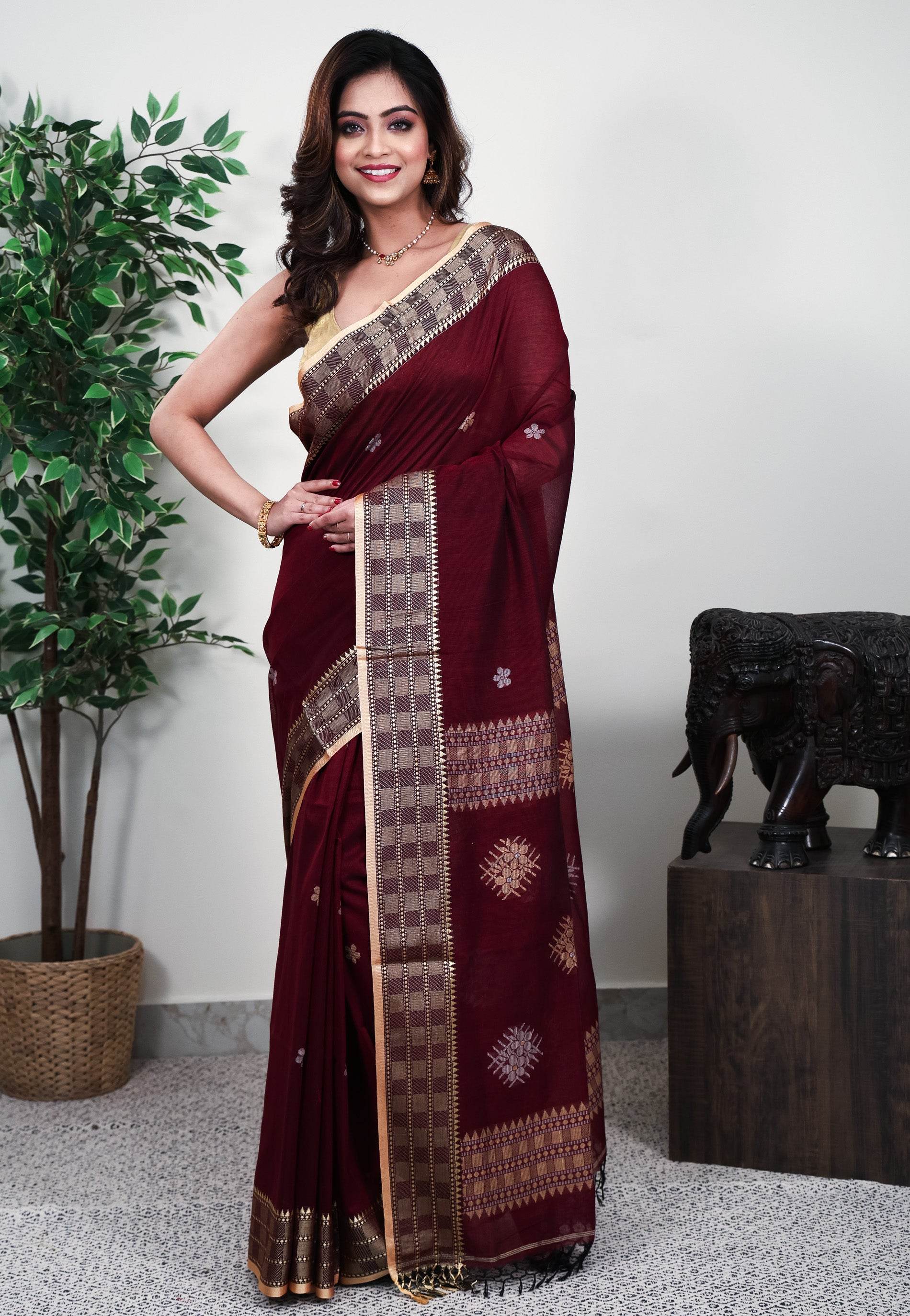 Maroon Handloom Saree With Blouse Piece - Adi Akshoy & Co.