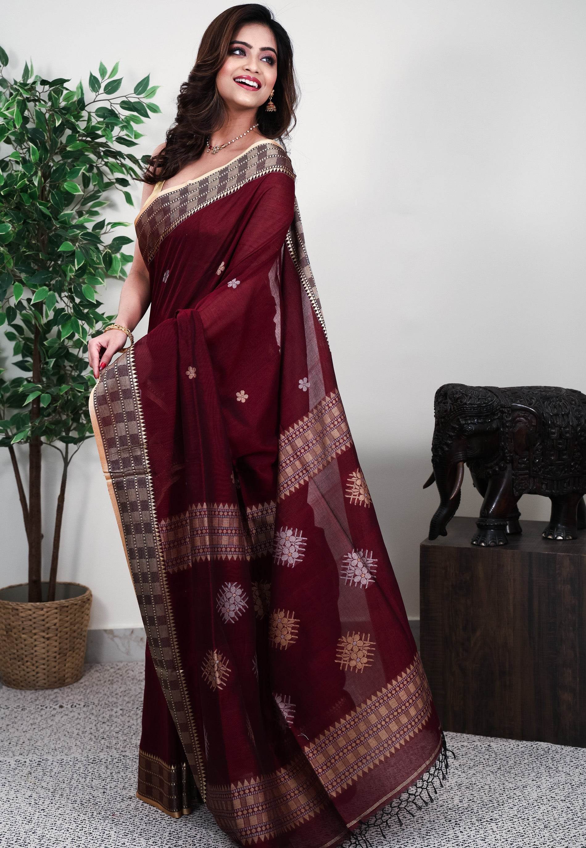 Maroon Handloom Saree With Blouse Piece - Adi Akshoy & Co.