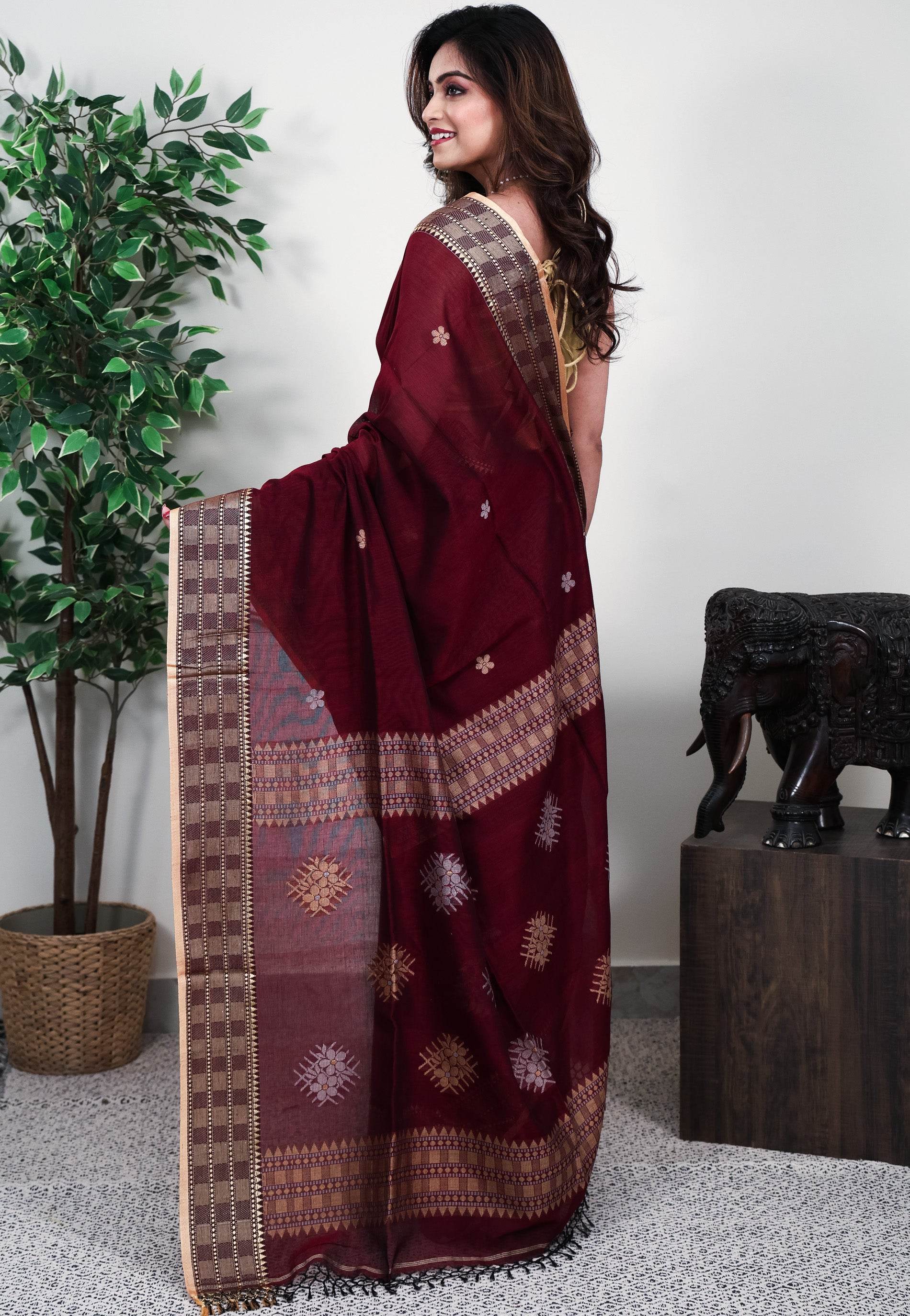 Maroon Handloom Saree With Blouse Piece - Adi Akshoy & Co.