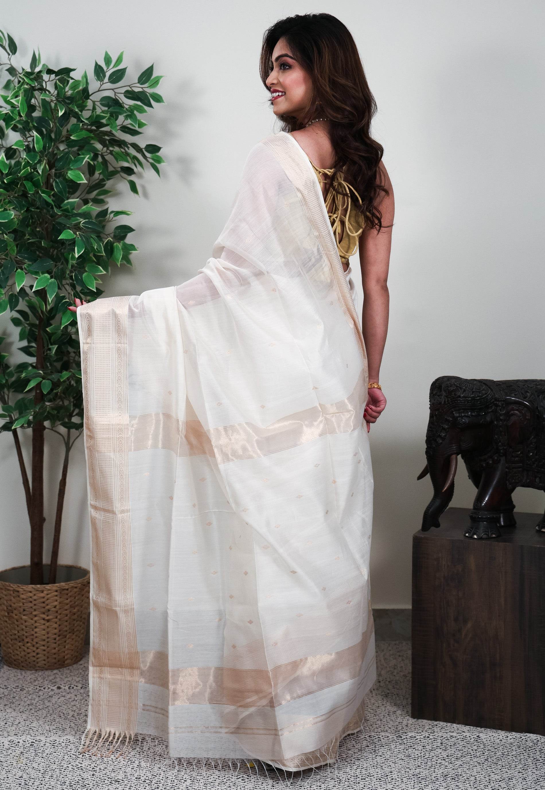 Off White Sico Handloom Saree With Blouse Piece - Adi Akshoy & Co.