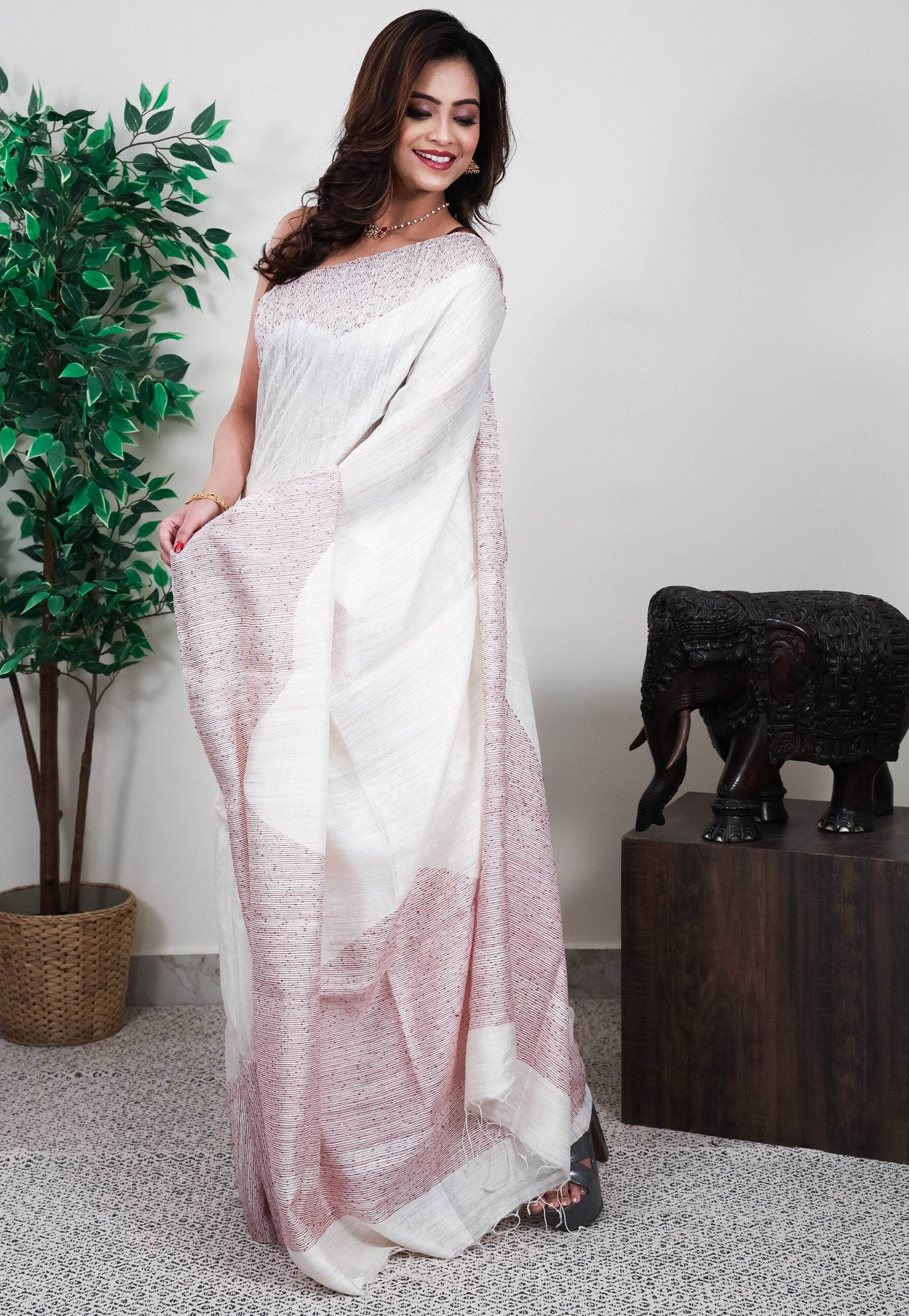 White Matka Handloom Pure Silk Saree With Blouse Piece - Adi Akshoy & Co.