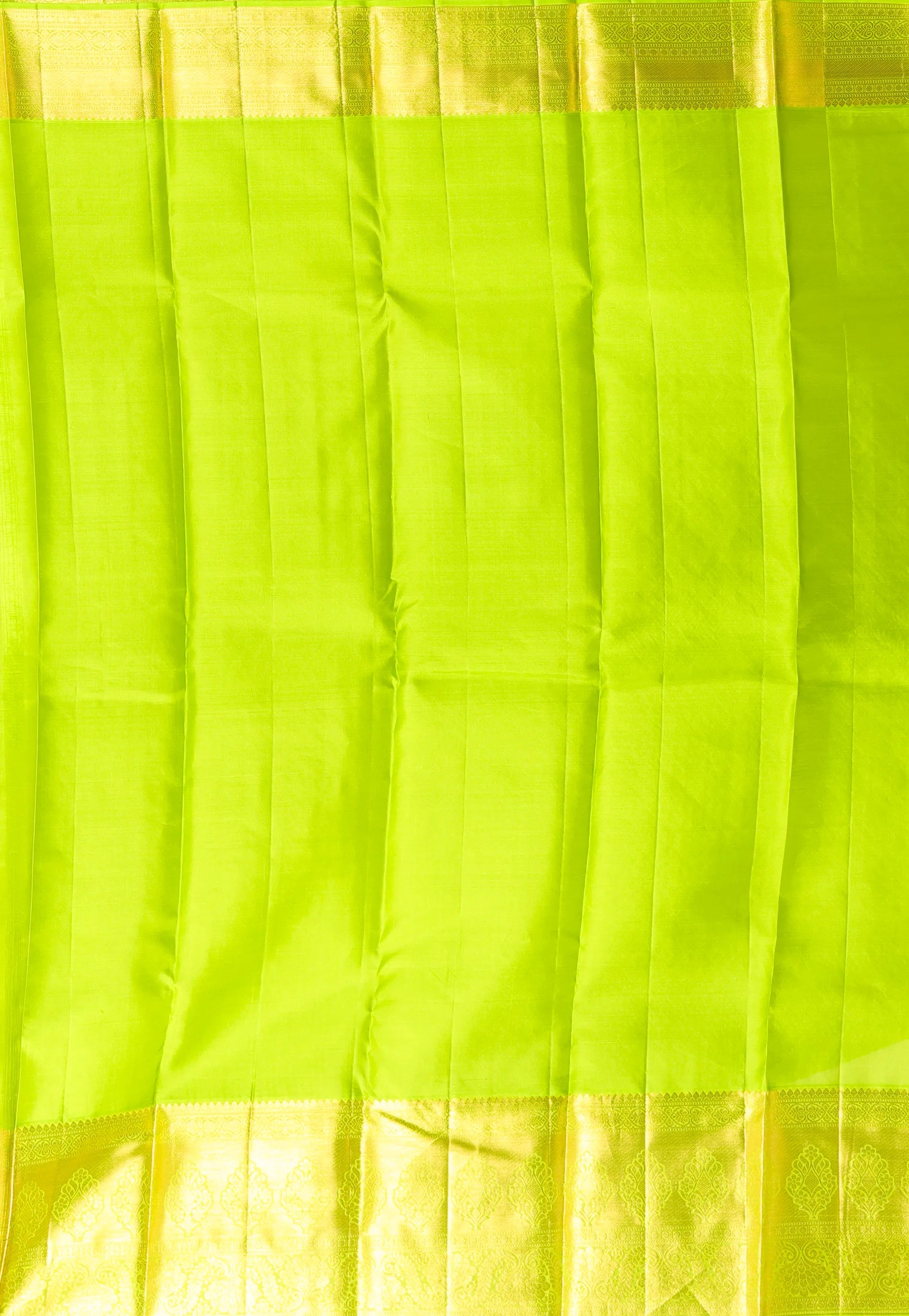 Parrot Green Pure Kanjivaram Silk Saree With Blouse Piece - Adi Akshoy & Co.
