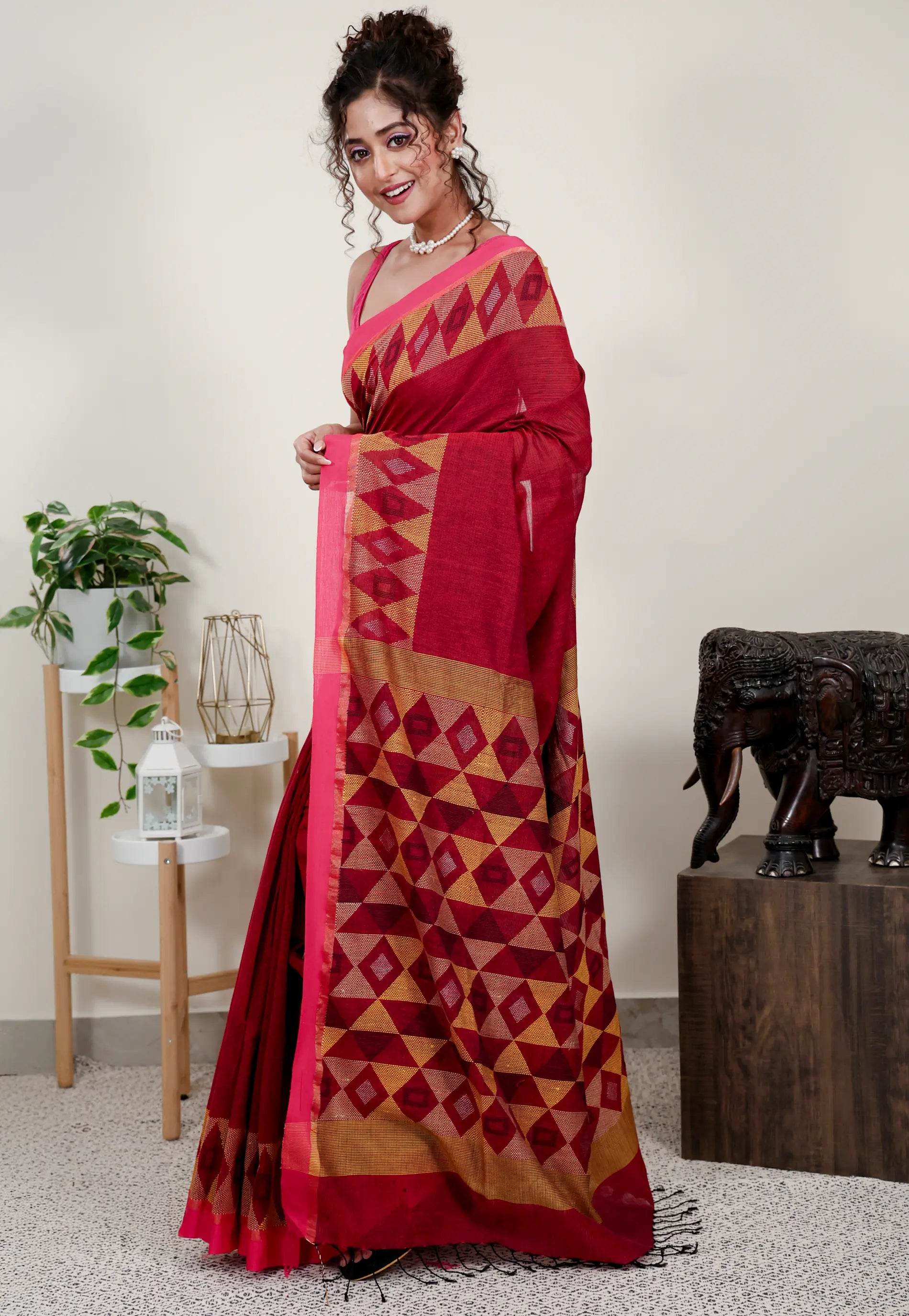 Maroon Handloom Saree With Blouse Piece - Adi Akshoy & Co.