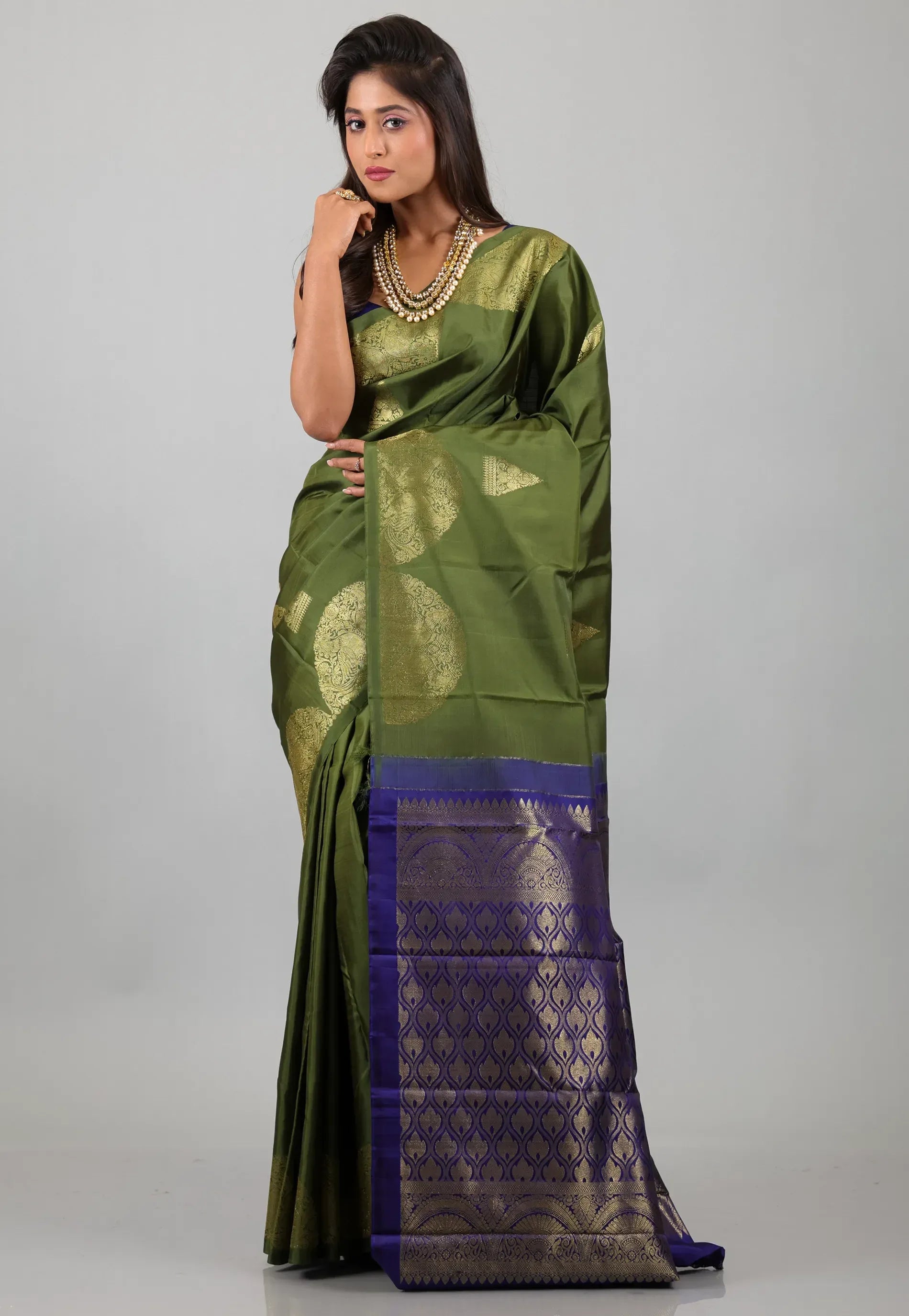 Bottle Green Pure Kanjivaram Silk Saree With Blouse Piece - Adi Akshoy & Co.