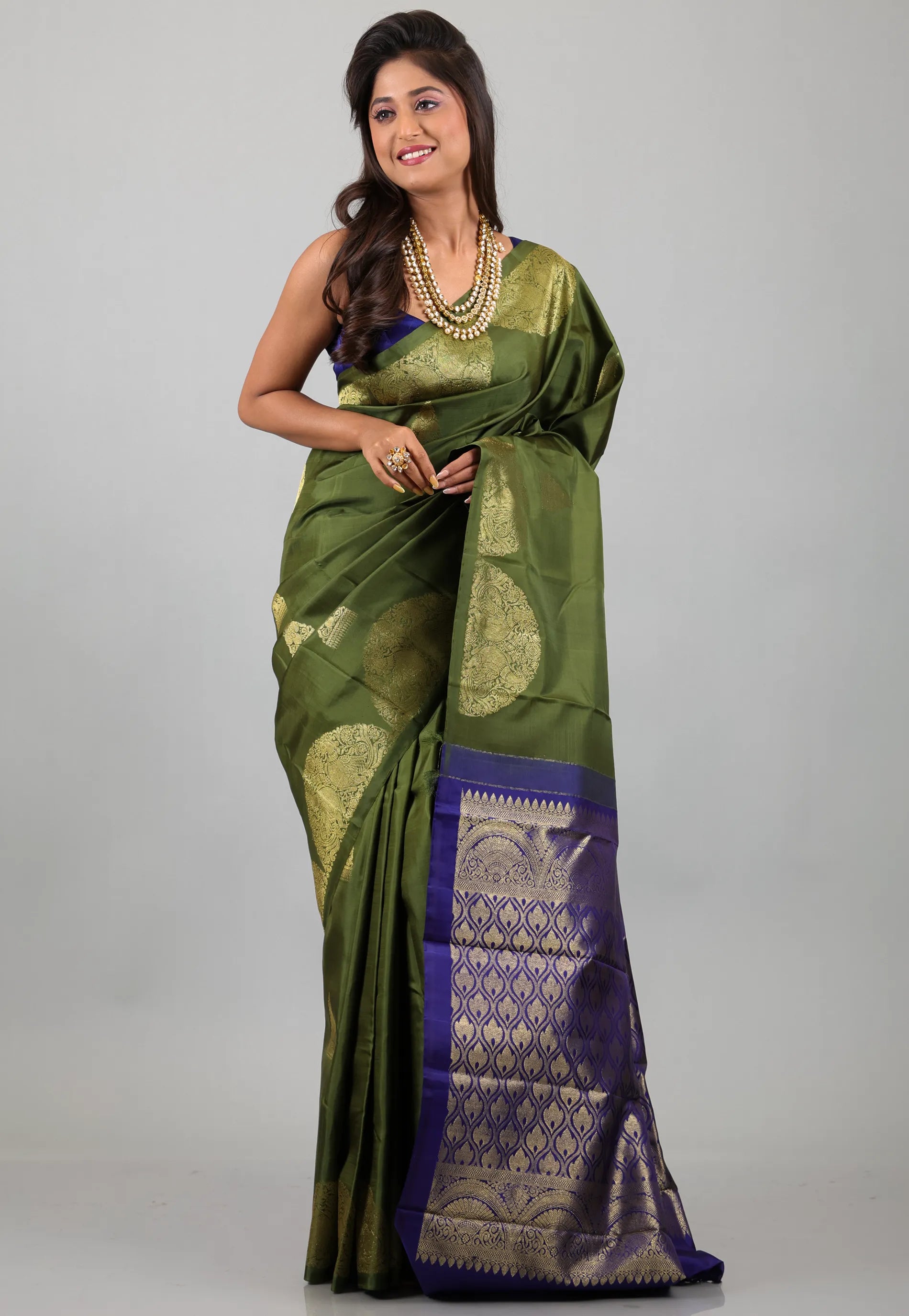 Bottle Green Pure Kanjivaram Silk Saree With Blouse Piece - Adi Akshoy & Co.
