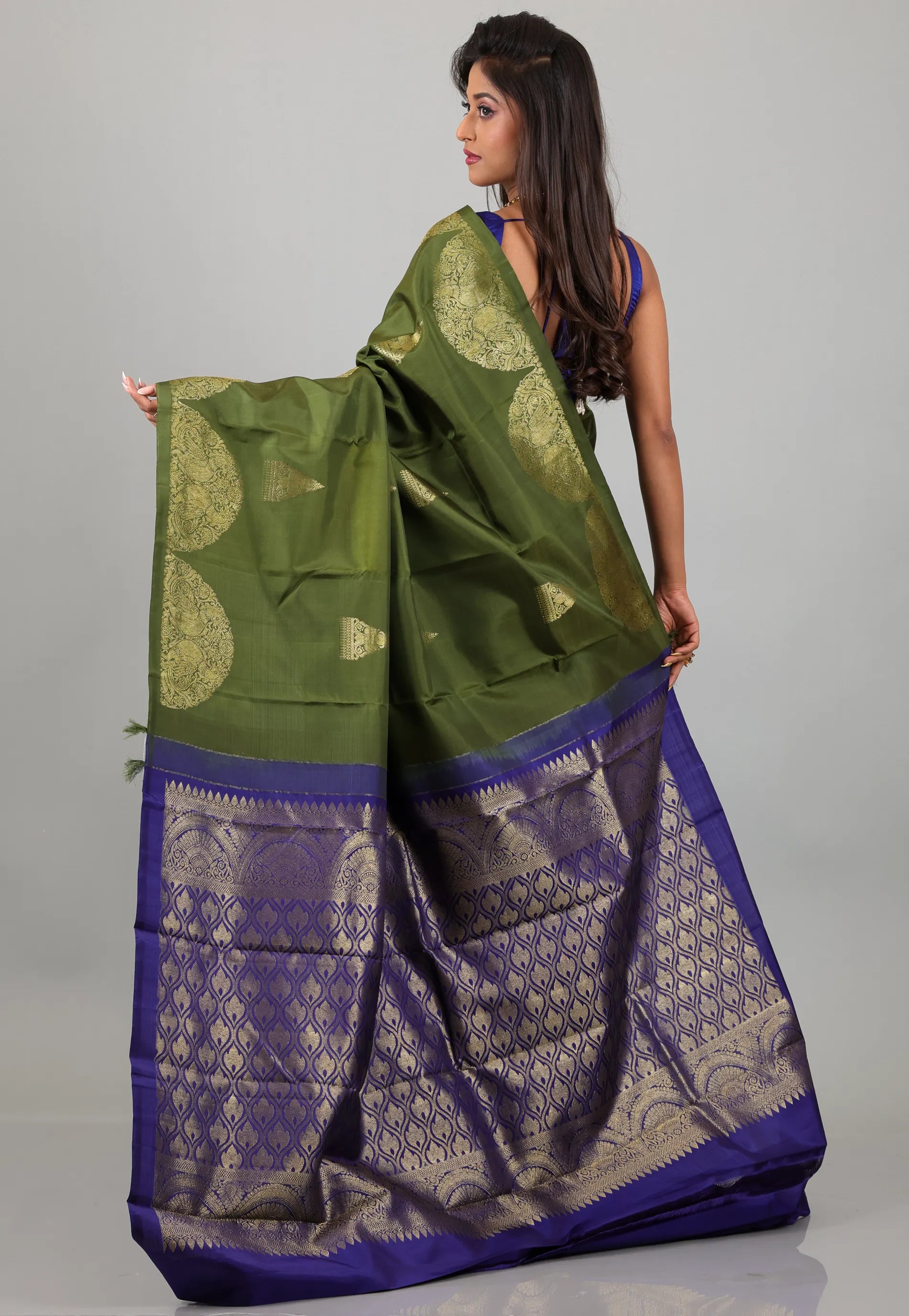 Bottle Green Pure Kanjivaram Silk Saree With Blouse Piece - Adi Akshoy & Co.