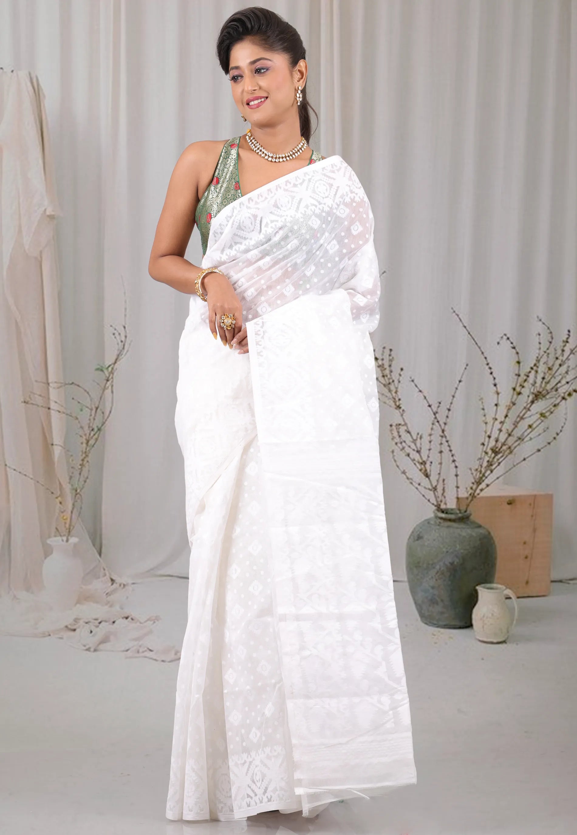 White Dhakai Jamdani Cotton Saree without Blouse Piece - Adi Akshoy & Co.