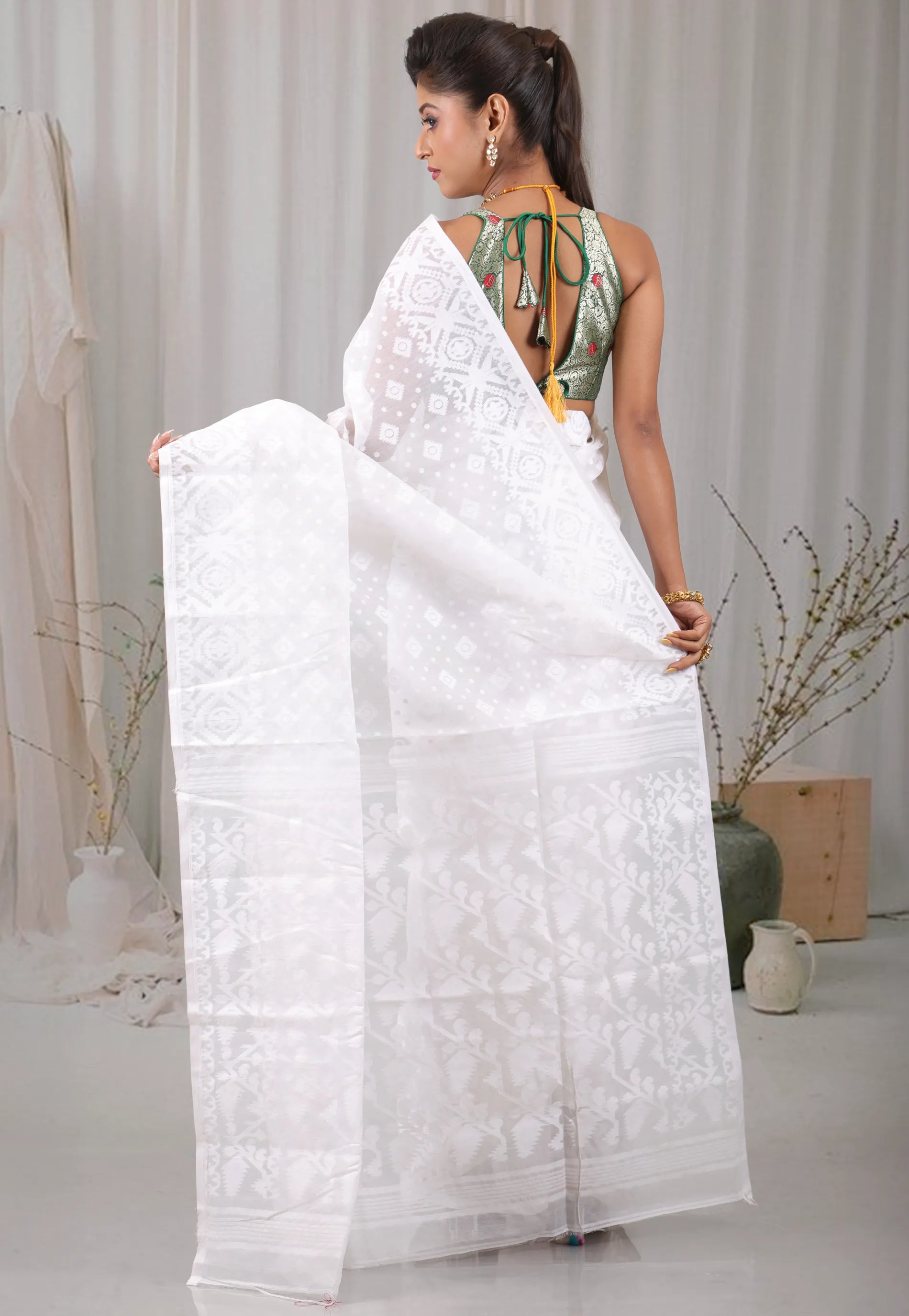White Dhakai Jamdani Cotton Saree without Blouse Piece - Adi Akshoy & Co.