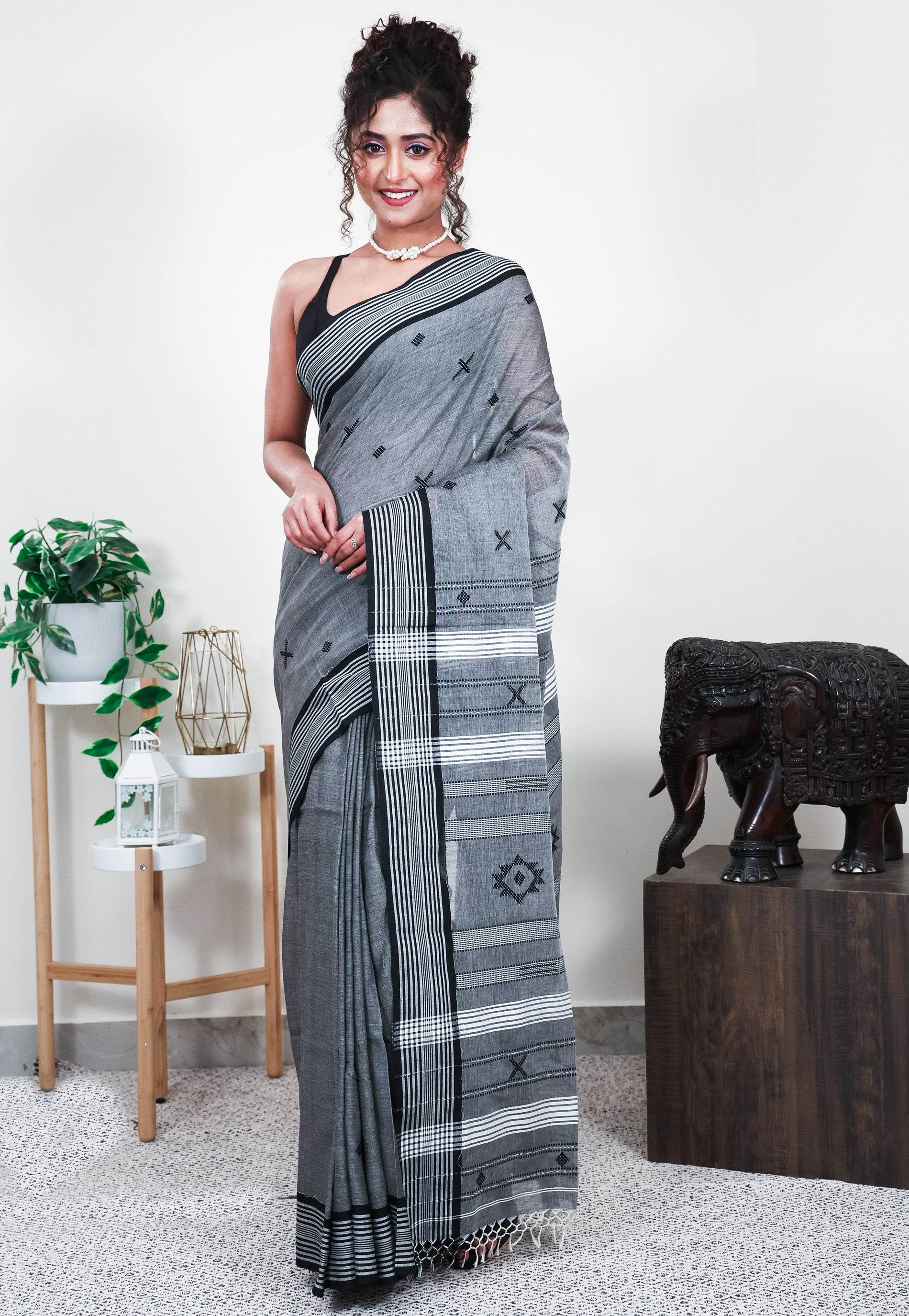 Grey Handloom Saree With Blouse Piece - Adi Akshoy & Co.