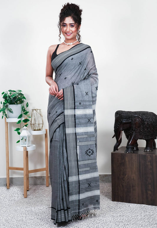 Grey Handloom Saree With Blouse Piece - Adi Akshoy & Co.