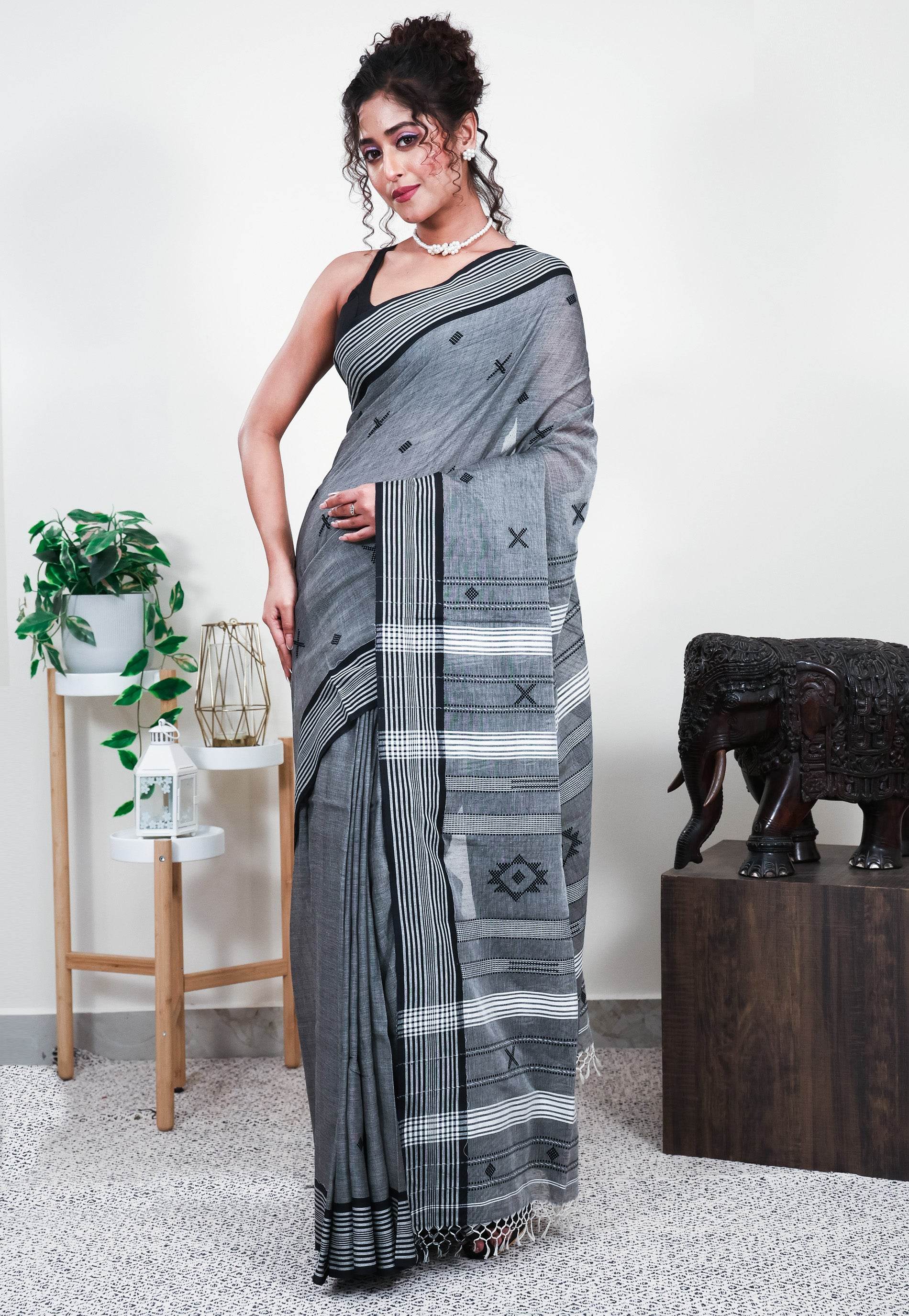 Grey Handloom Saree With Blouse Piece - Adi Akshoy & Co.