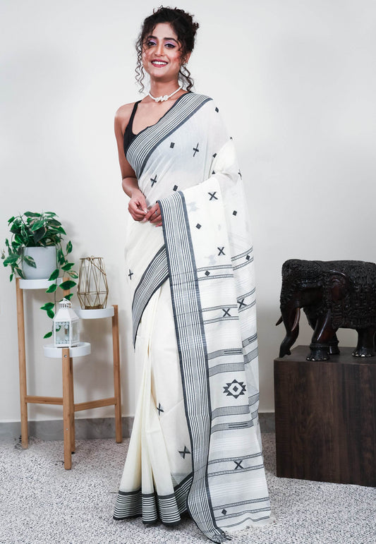 Off White Handloom Saree with Blouse Piece - Adi Akshoy & Co.