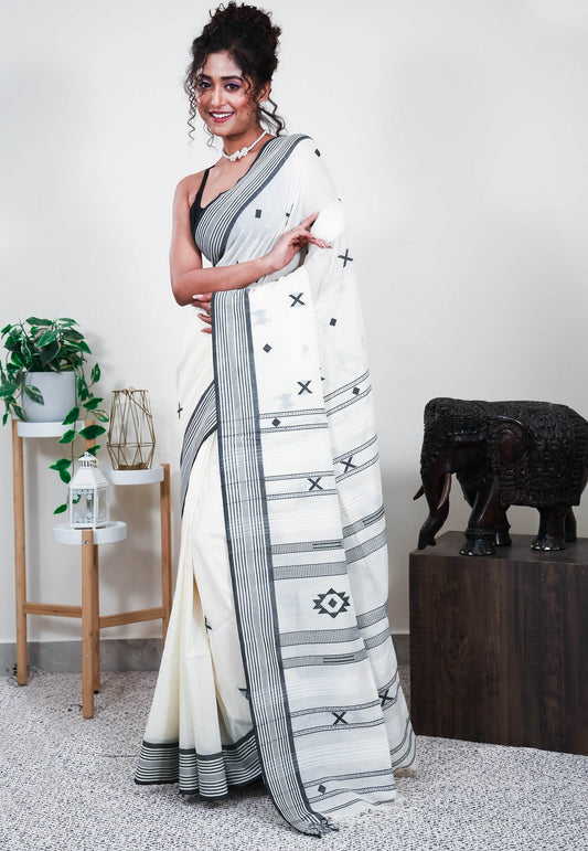 Off White Handloom Saree with Blouse Piece - Adi Akshoy & Co.