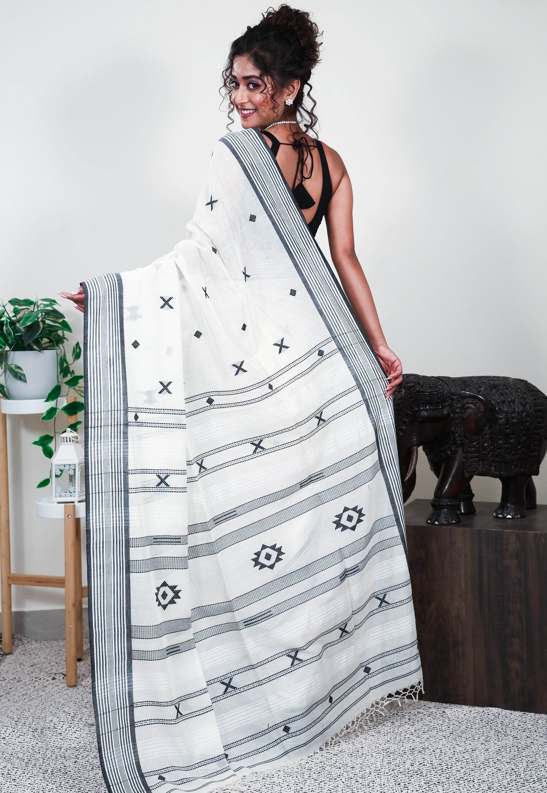 Off White Handloom Saree with Blouse Piece - Adi Akshoy & Co.