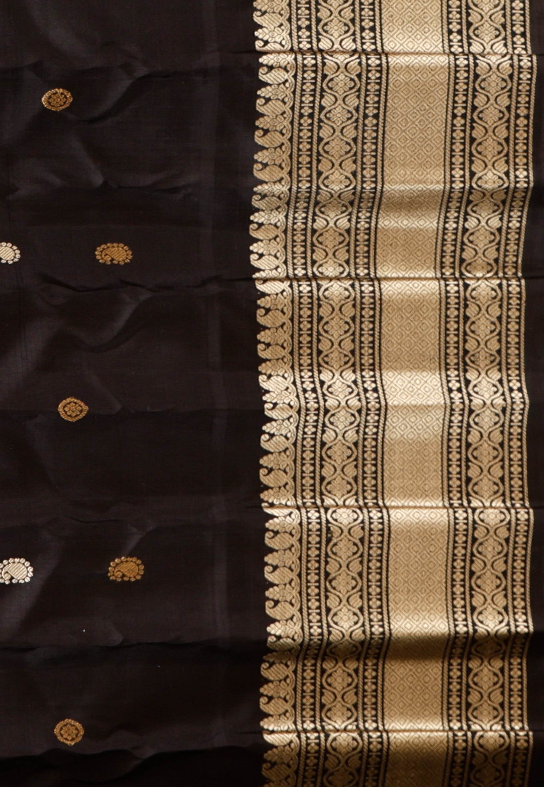 Grey with Black Border Gadwal Pure Silk Saree With Blouse Piece - Adi Akshoy & Co.