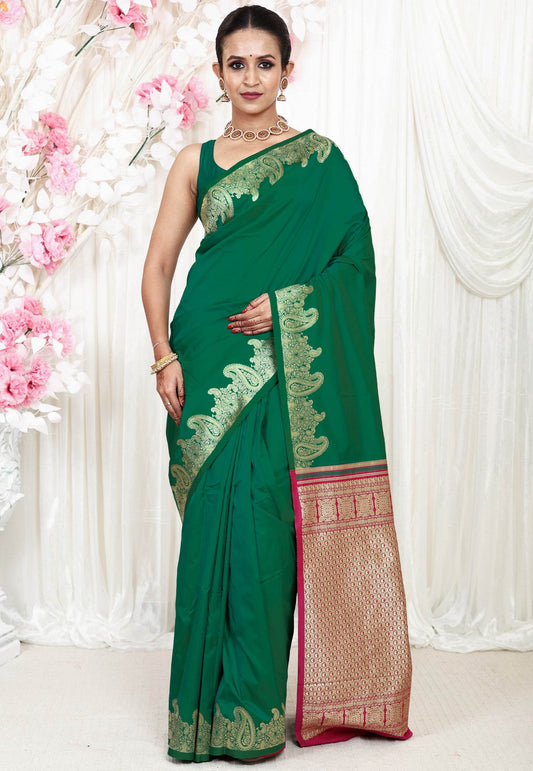 Rama Green Borderless Kanjivaram Silk Saree With Blouse Piece - Adi Akshoy & Co.