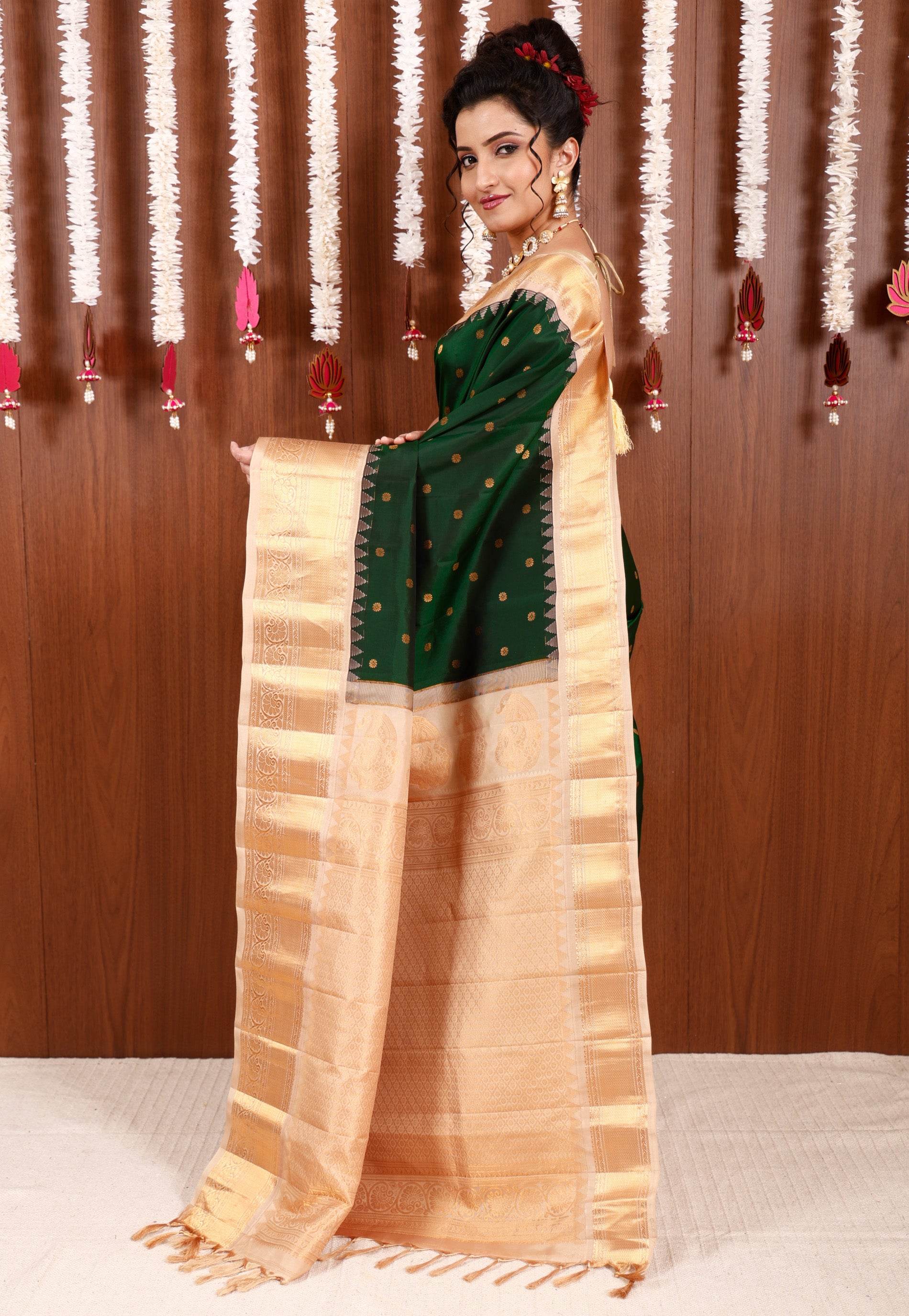 Bottle Green Gadwal Saree With Blouse Piece - Adi Akshoy & Co.