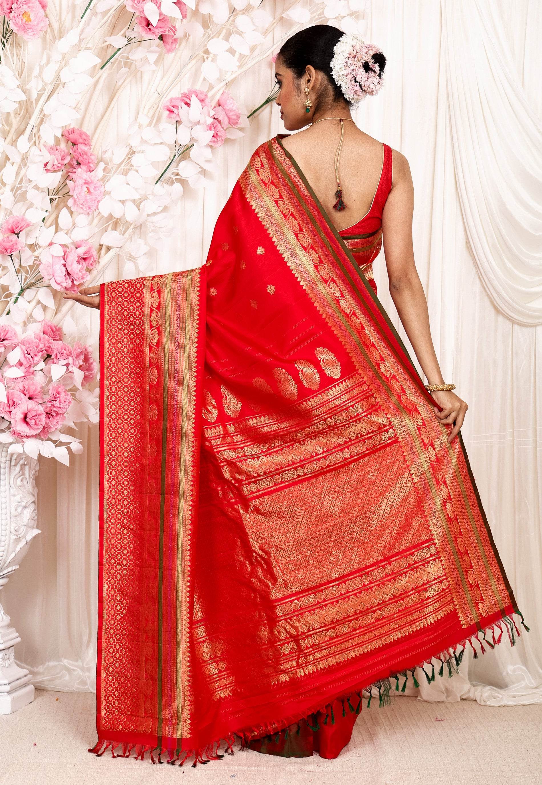 Red Gadwal Pure Silk Saree With Blouse Piece - Adi Akshoy & Co.