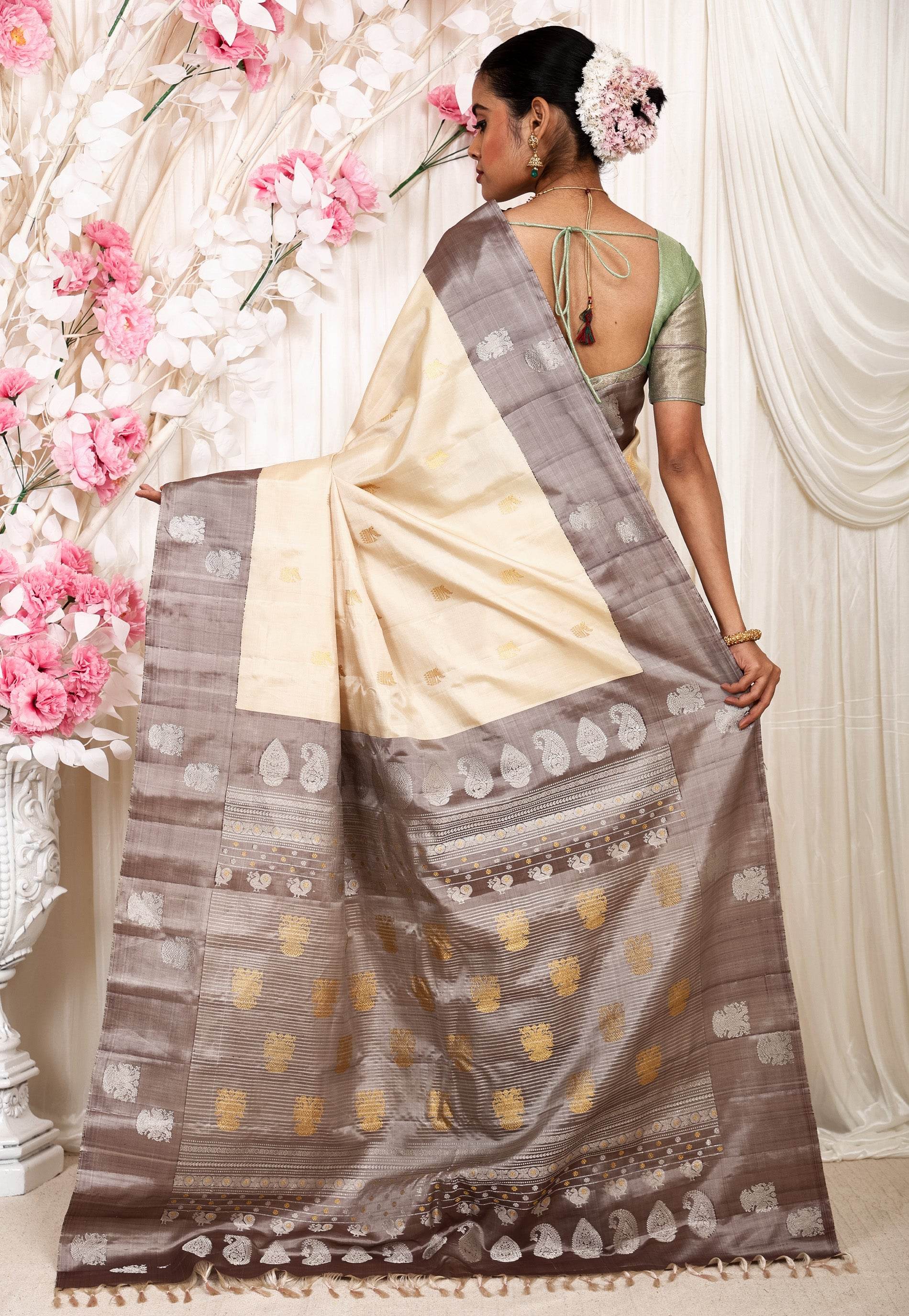 Off White with Grey Border Gadwal Pure Silk Saree With Blouse Piece - Adi Akshoy & Co.