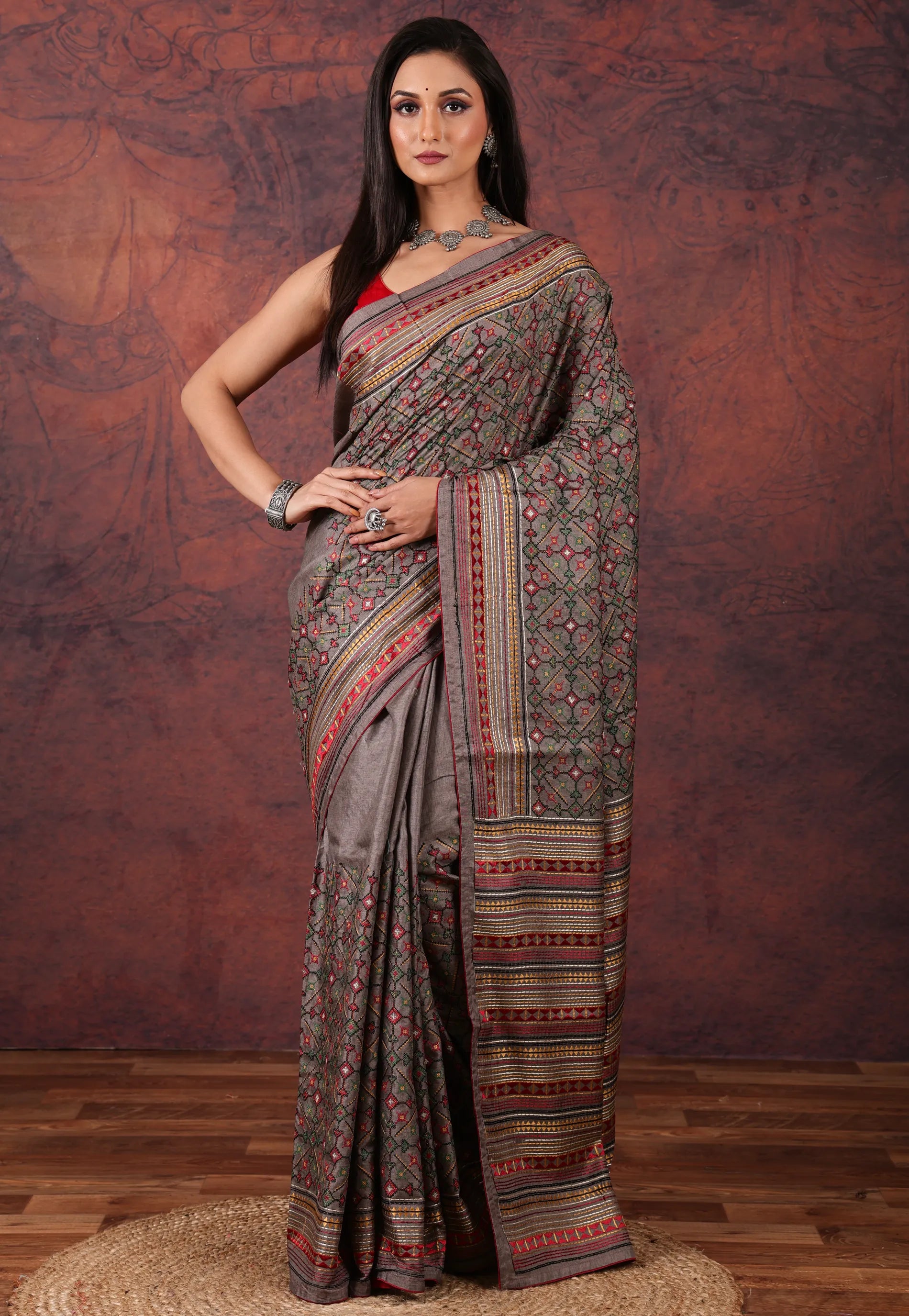 Gray Kantha Silk Saree With Blouse Piece - Adi Akshoy & Co.