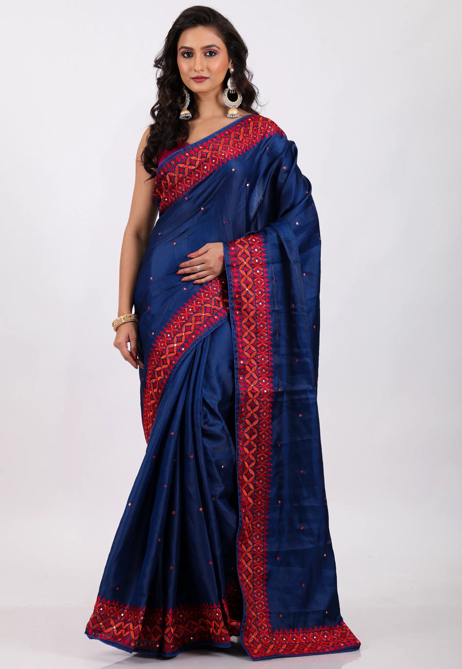 Midnight Blue Handwoven Kantha Silk Saree With Blouse Piece - Adi Akshoy & Co.