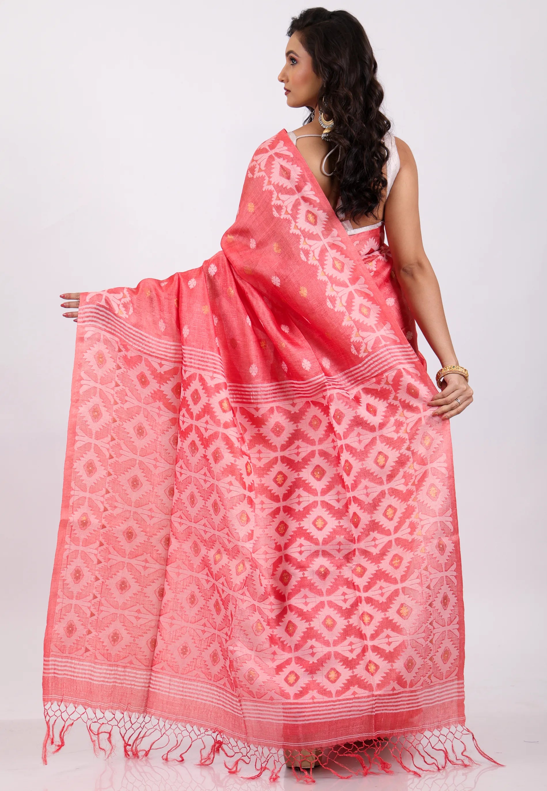 Vibrant Pink Pure Tussar Dhakai Jamdani Saree with Blouse Piece - Adi Akshoy & Co.