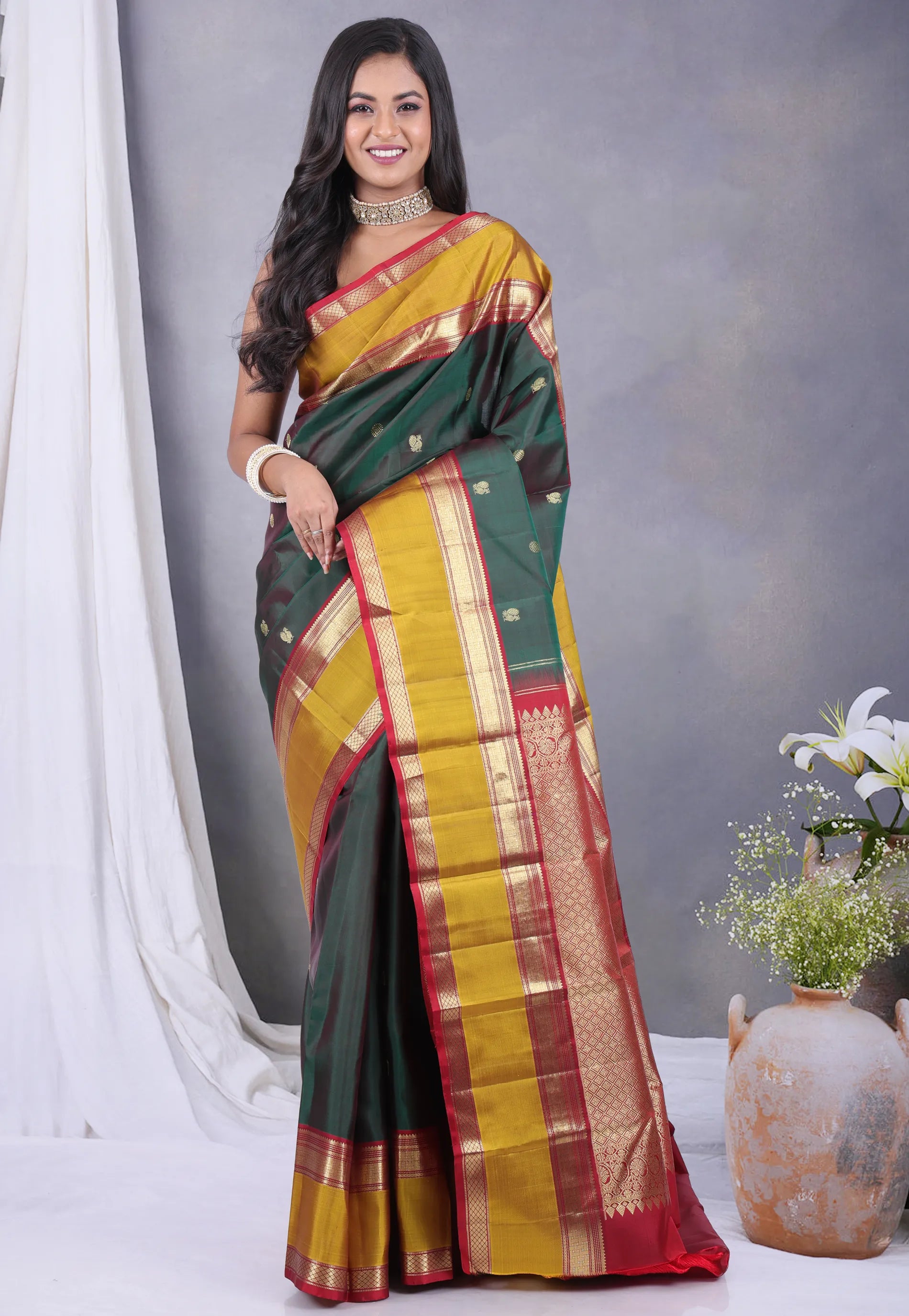 Cross Bottle Green Pure Kanjivaram Silk Saree with Blouse Piece - Adi Akshoy & Co.