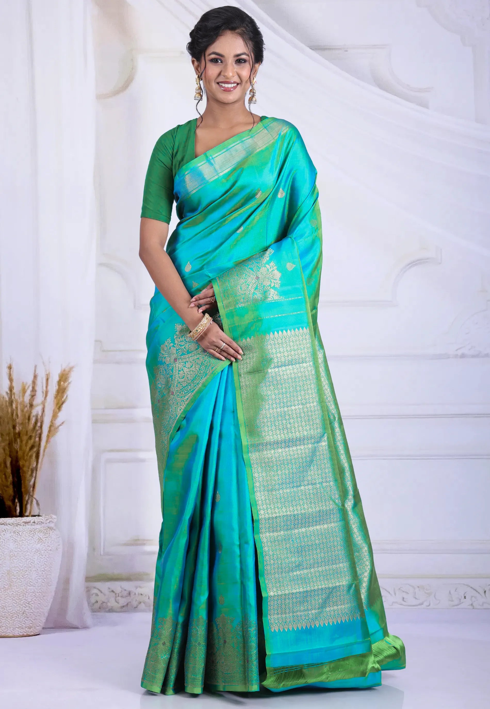 Cross Sea Green Pure Kanjivaram Silk Saree with Blouse Piece - Adi Akshoy & Co.
