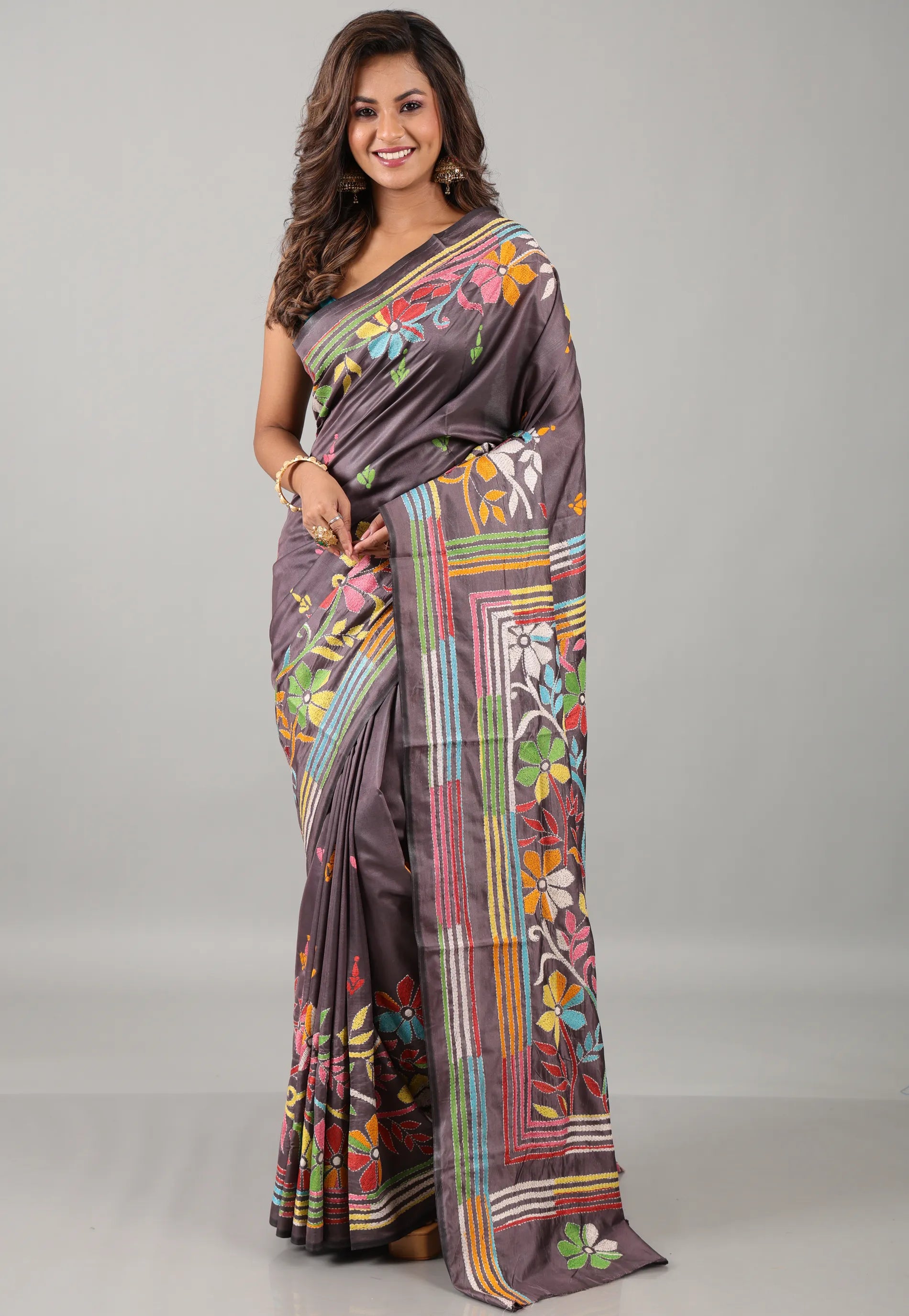 Gray Kantha Silk Saree With Blouse Piece - Adi Akshoy & Co.