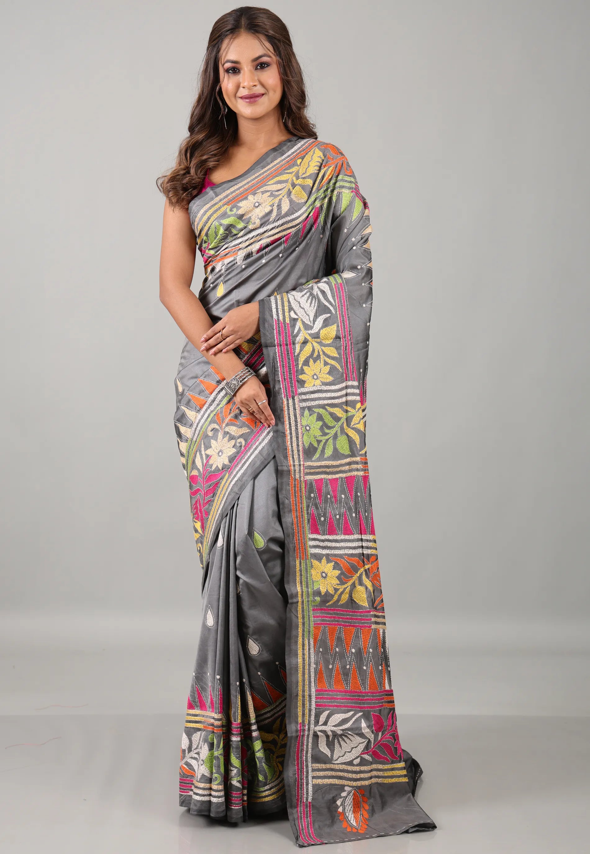 Gray Kantha Silk Saree With Blouse Piece - Adi Akshoy & Co.